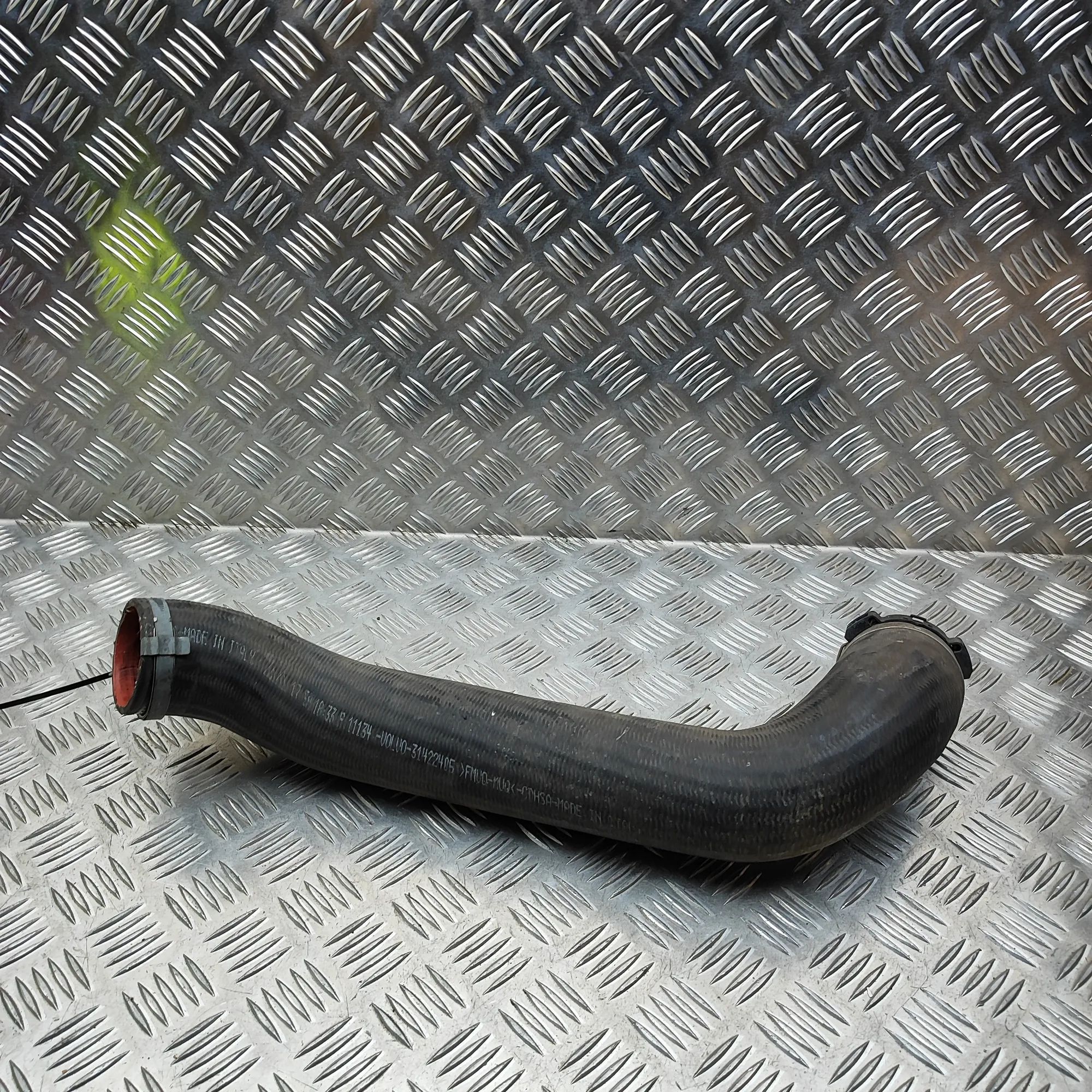 Volvo V40 Intercooler Hose Pipe Intercooler Hose Pipe — VOLVO V40 (Hatchback) (...