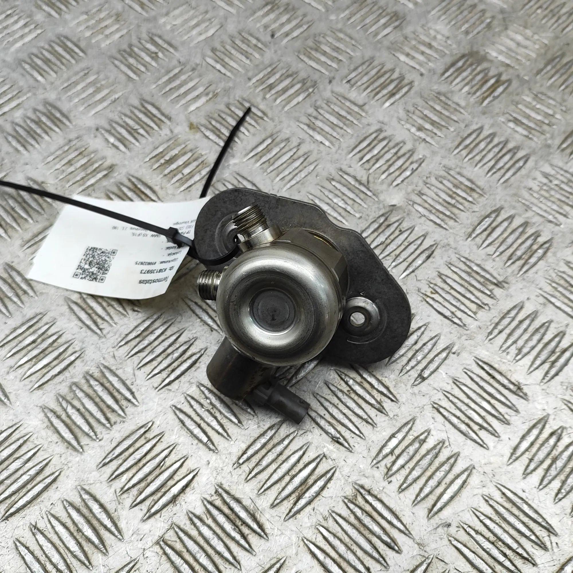 BMW X5 (F15) насос топлива Fuel pump — BMW X5 (F15, F85) (2012-2018) — 026...