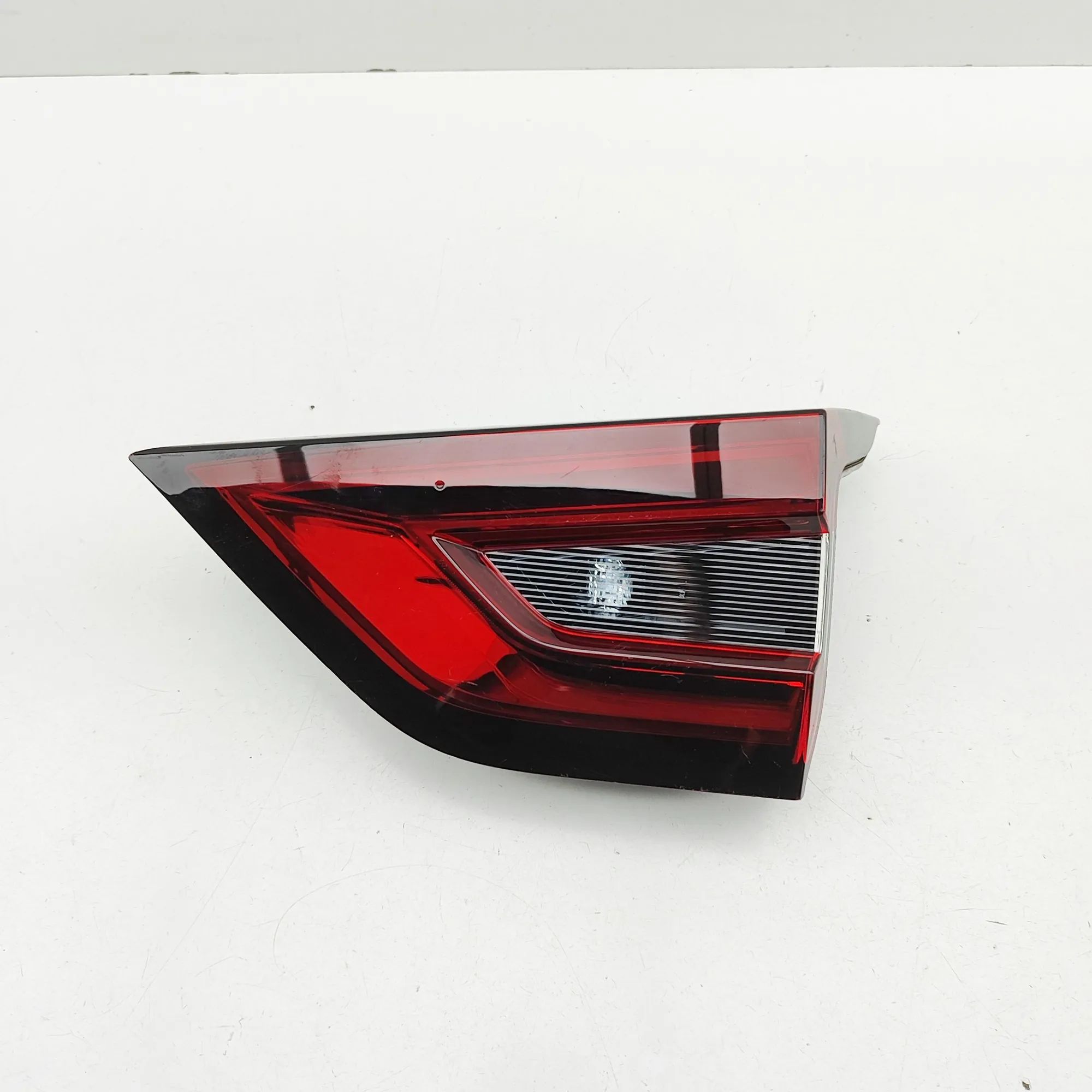 Nissan Juke Right Side Tailgate Tail Light Right Side Tailgate Tail Light — NISSAN JUKE (F...