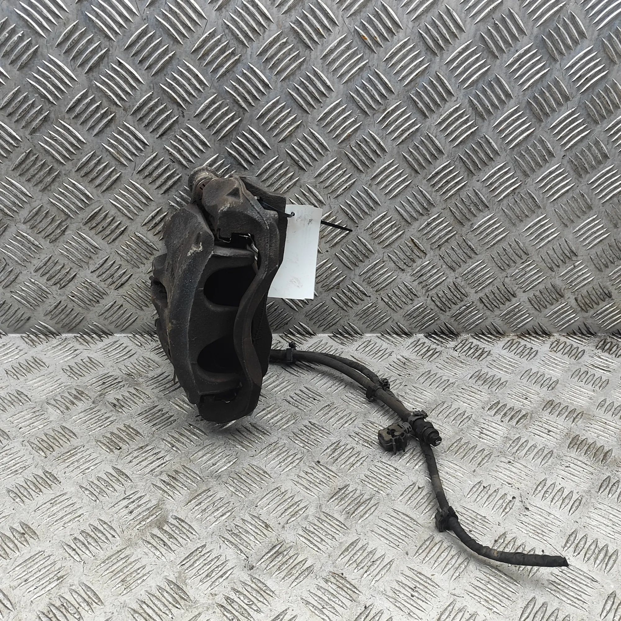 Iveco Daily Brake caliper — front left Brake caliper — front left — IVECO DAILY (VI Fl...