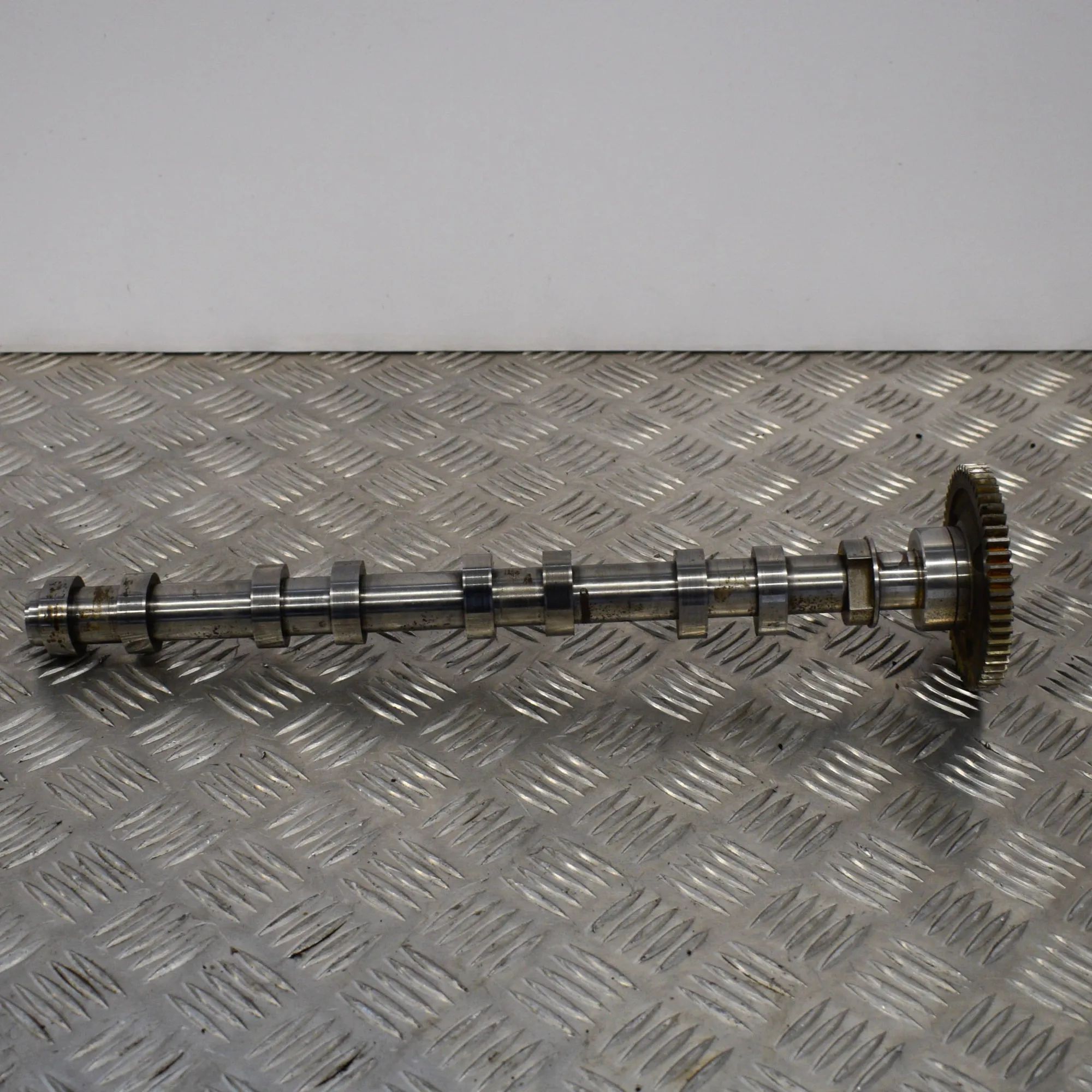 Land Rover Range Rover Sport (L494) Exhaust camshaft — right Exhaust camshaft — right — LAND ROVER RANGE ROV...