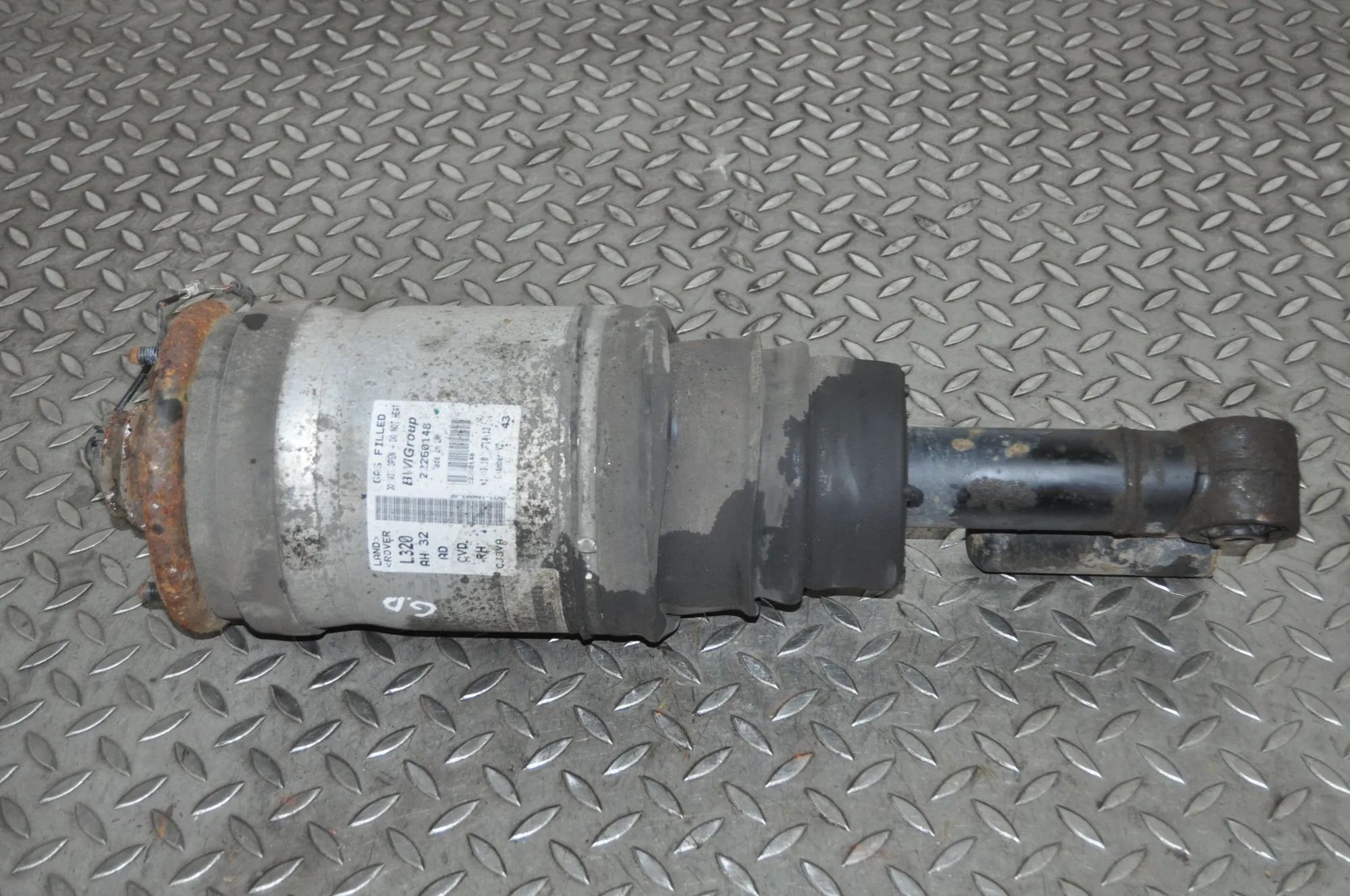 Land Rover Range Rover Sport Rear Right Air Shock Absorber Rear Right Air Shock Absorber — LAND ROVER RANG...