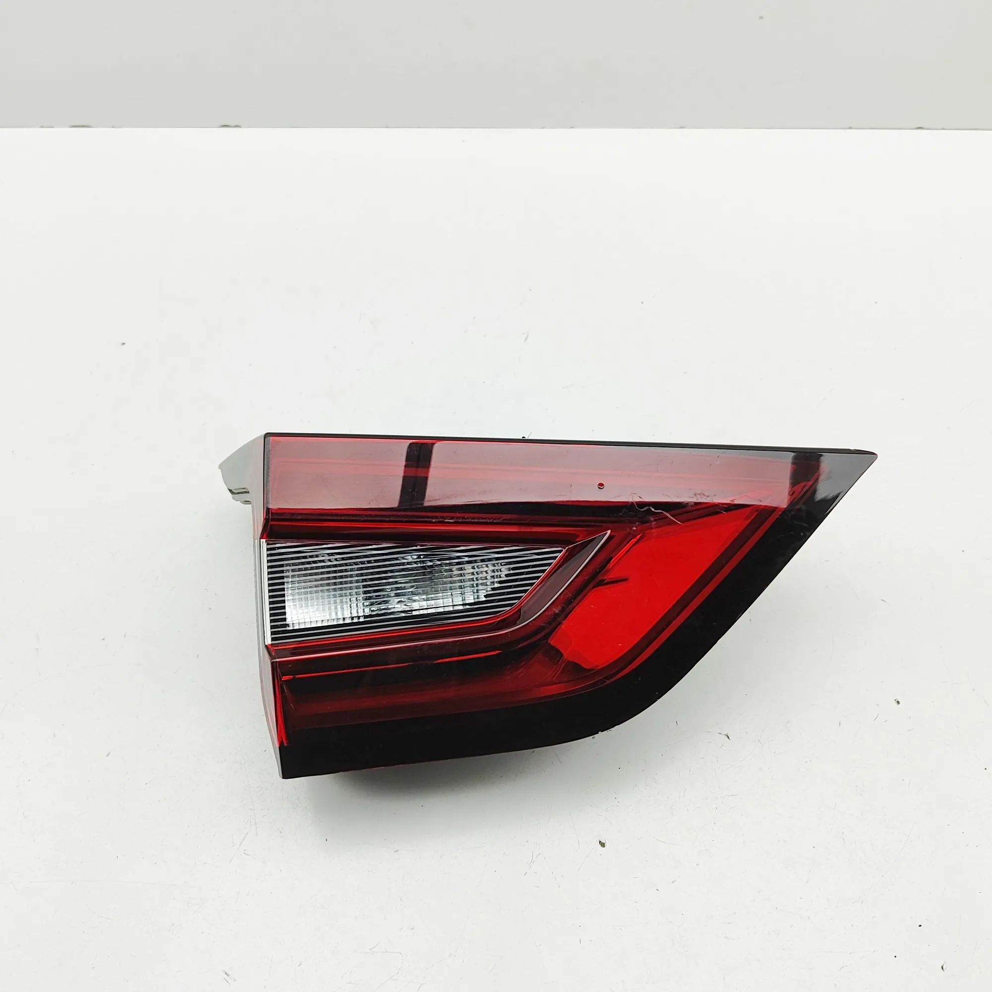 Nissan Juke Left Side Tailgate Tail Light Left Side Tailgate Tail Light — NISSAN JUKE (F1...