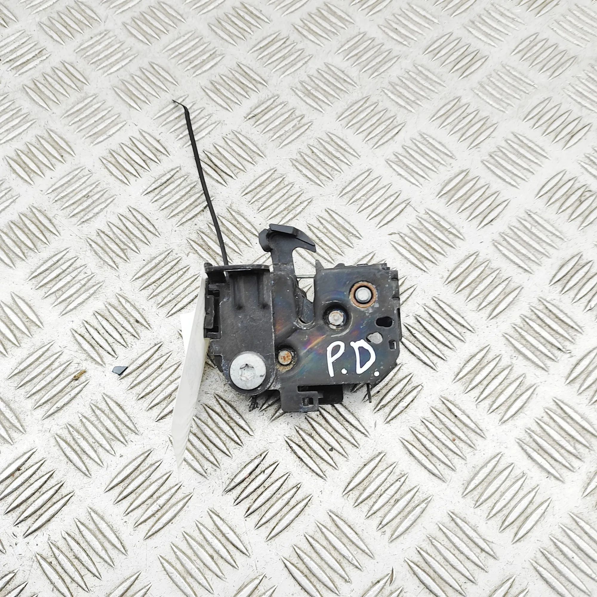 Alfa-Romeo Giulia (952) Bonnet lock — right Bonnet lock — right — ALFA ROMEO GIULIA (952_) ...