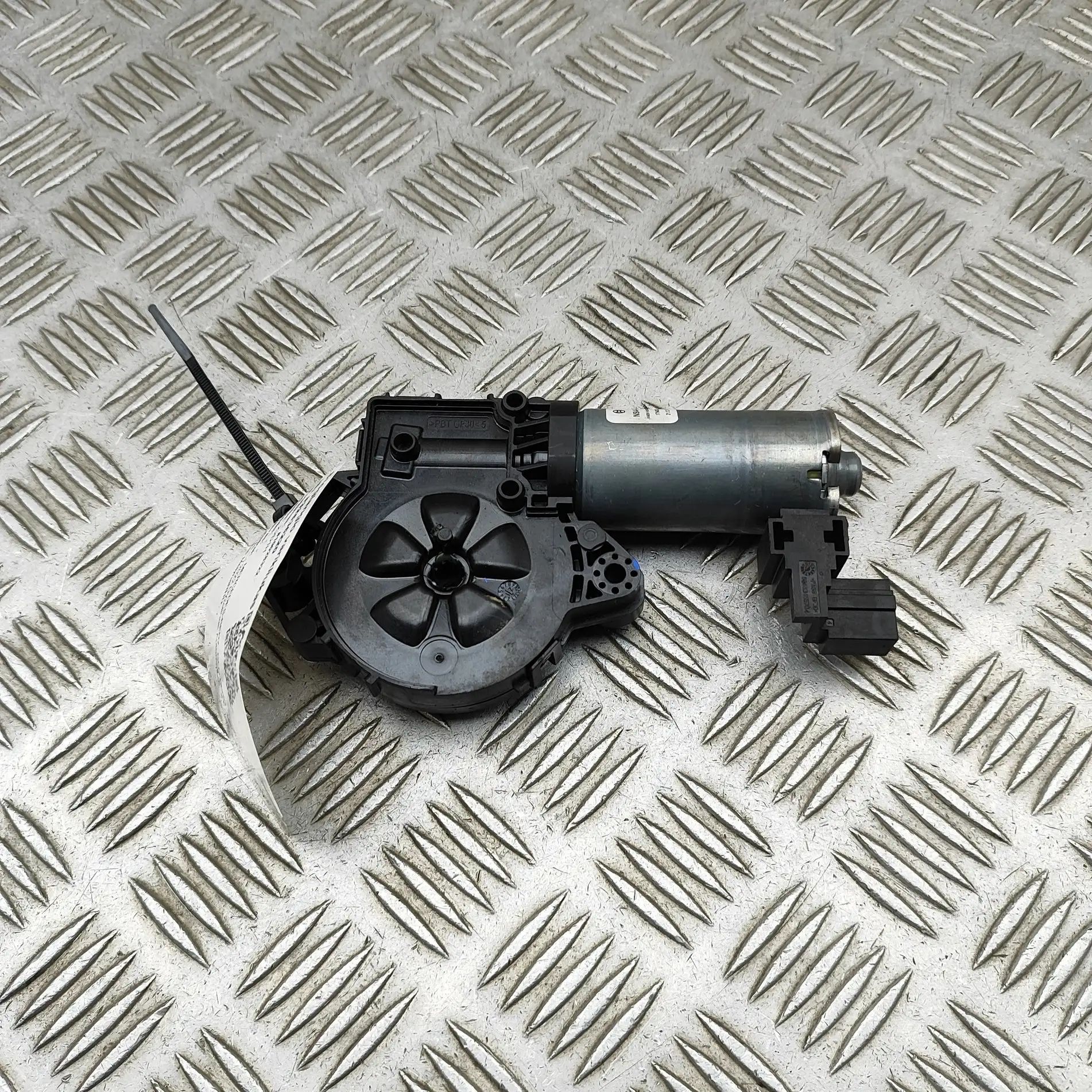 Mercedes-Benz GLC (X253) Sunroof Motor Sunroof Motor — MERCEDES BENZ GLC (X253, C253) ...