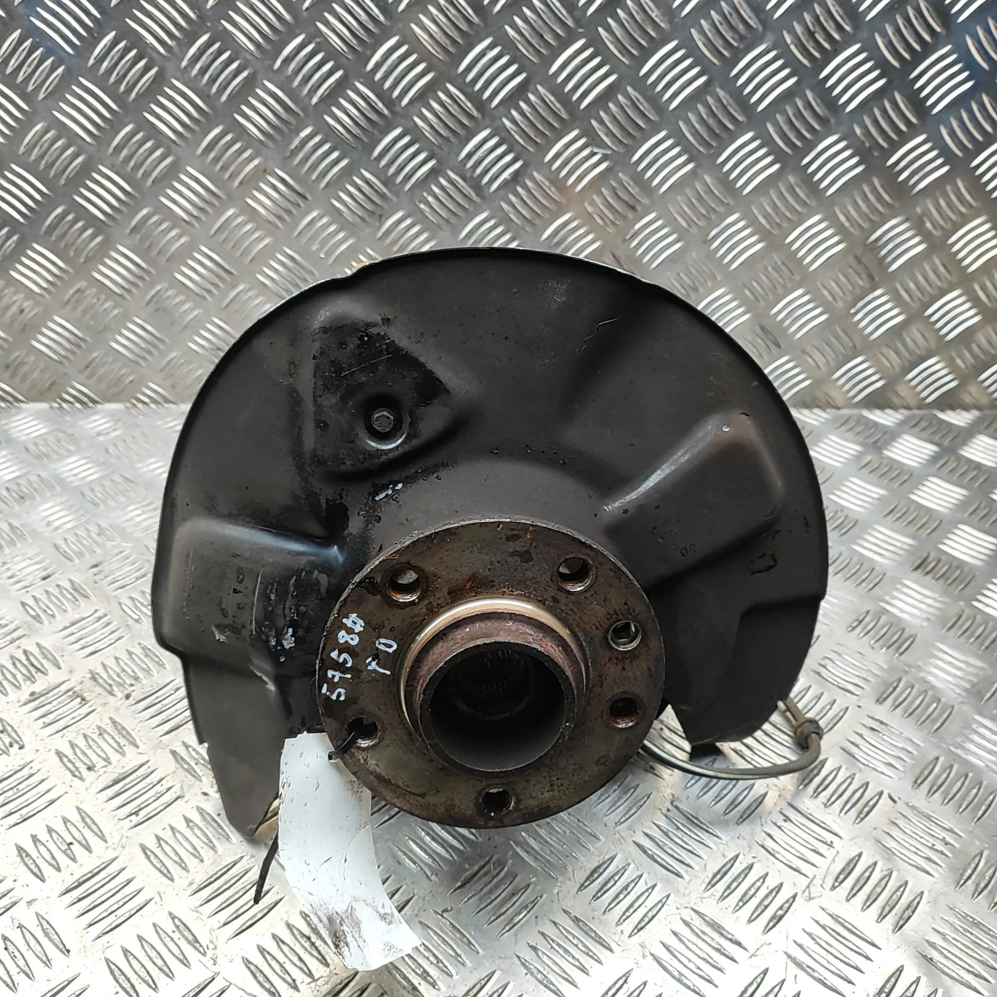 Volkswagen Transporter (T6, Caravelle, Multivan) Front Right Wheel Hub Front Right Wheel Hub — VW TRANSPORTER (VI T6 V...