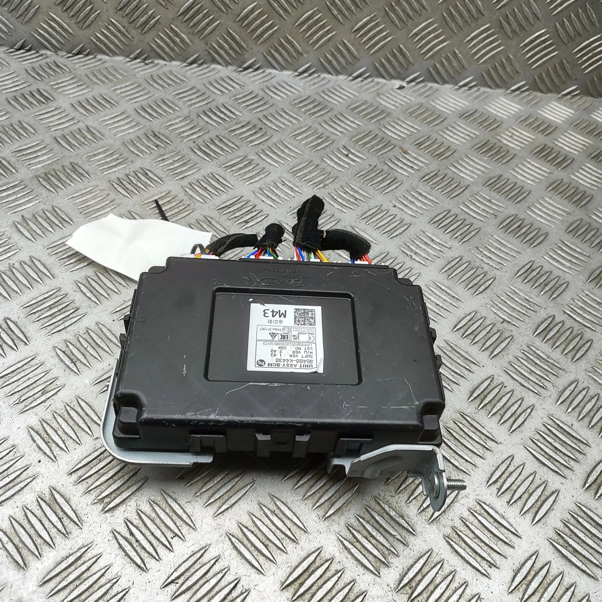 Hyundai Kona Comfort Control Unit Comfort Control Unit — HYUNDAI KONA (2017-...) ...