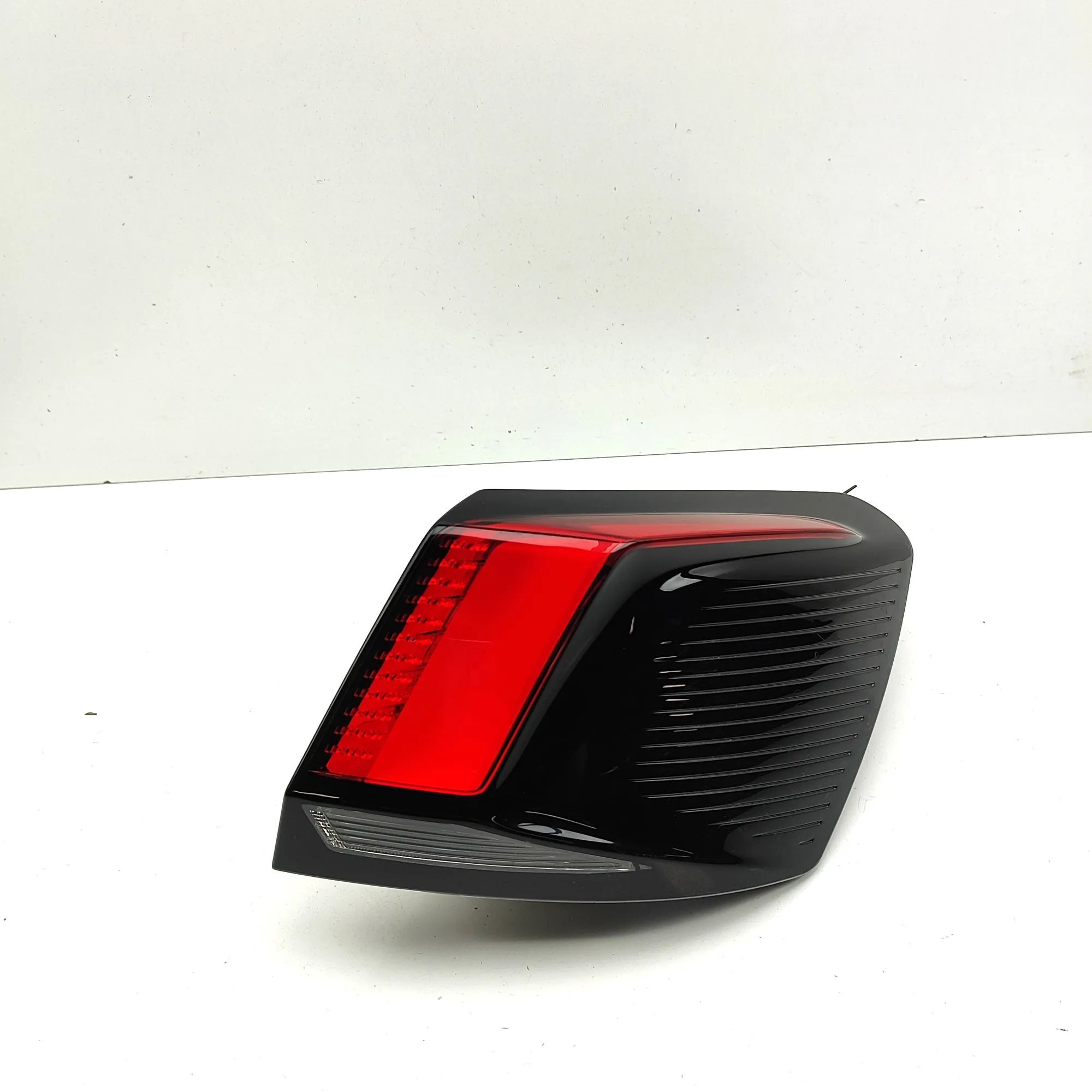 Peugeot 3008 Rear Right Tail Light Rear Right Tail Light — PEUGEOT 3008 (II SUV) (...