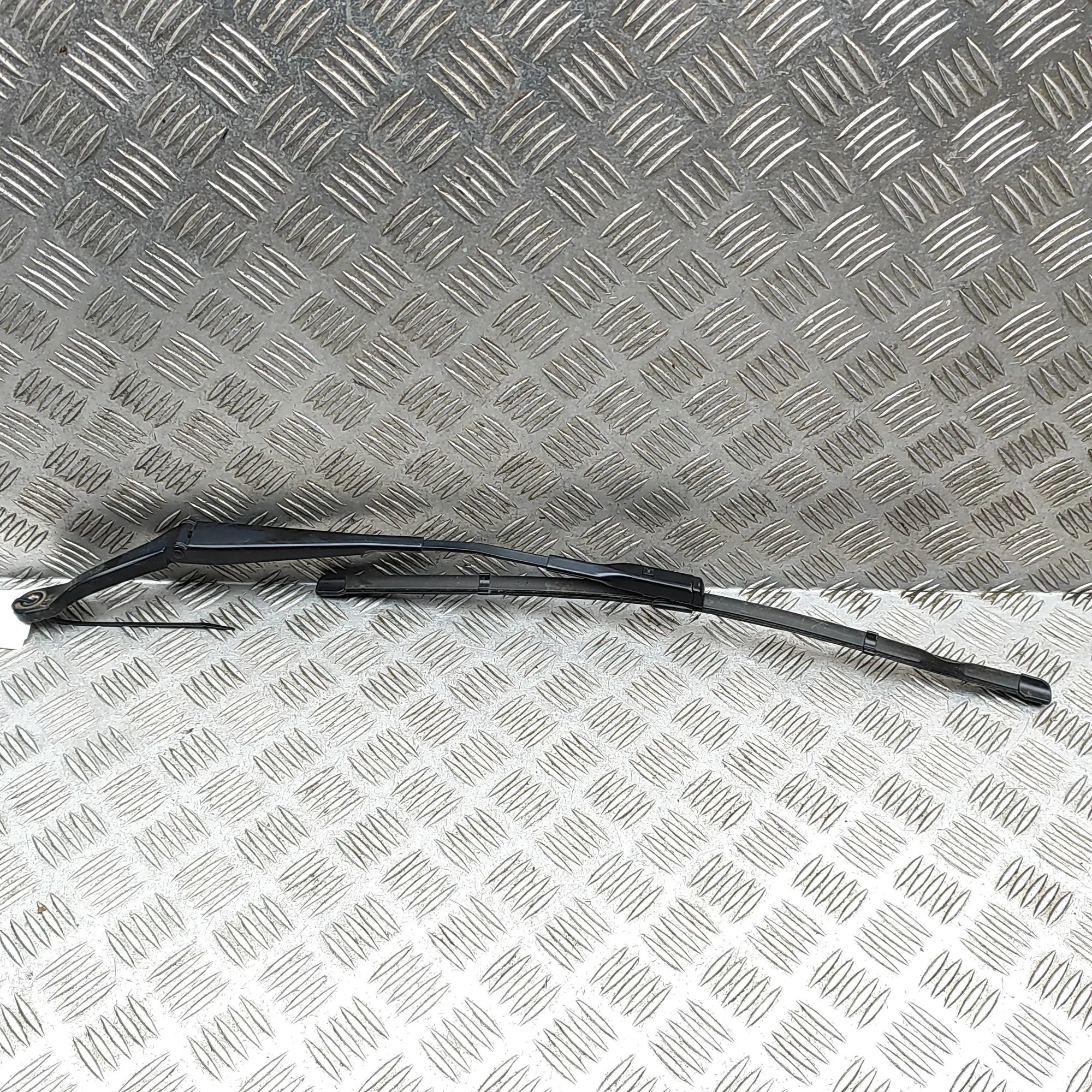 Porsche 911 (992) Front Wiper Arms Front Wiper Arms — PORSCHE 911 (992) (2019-...)...