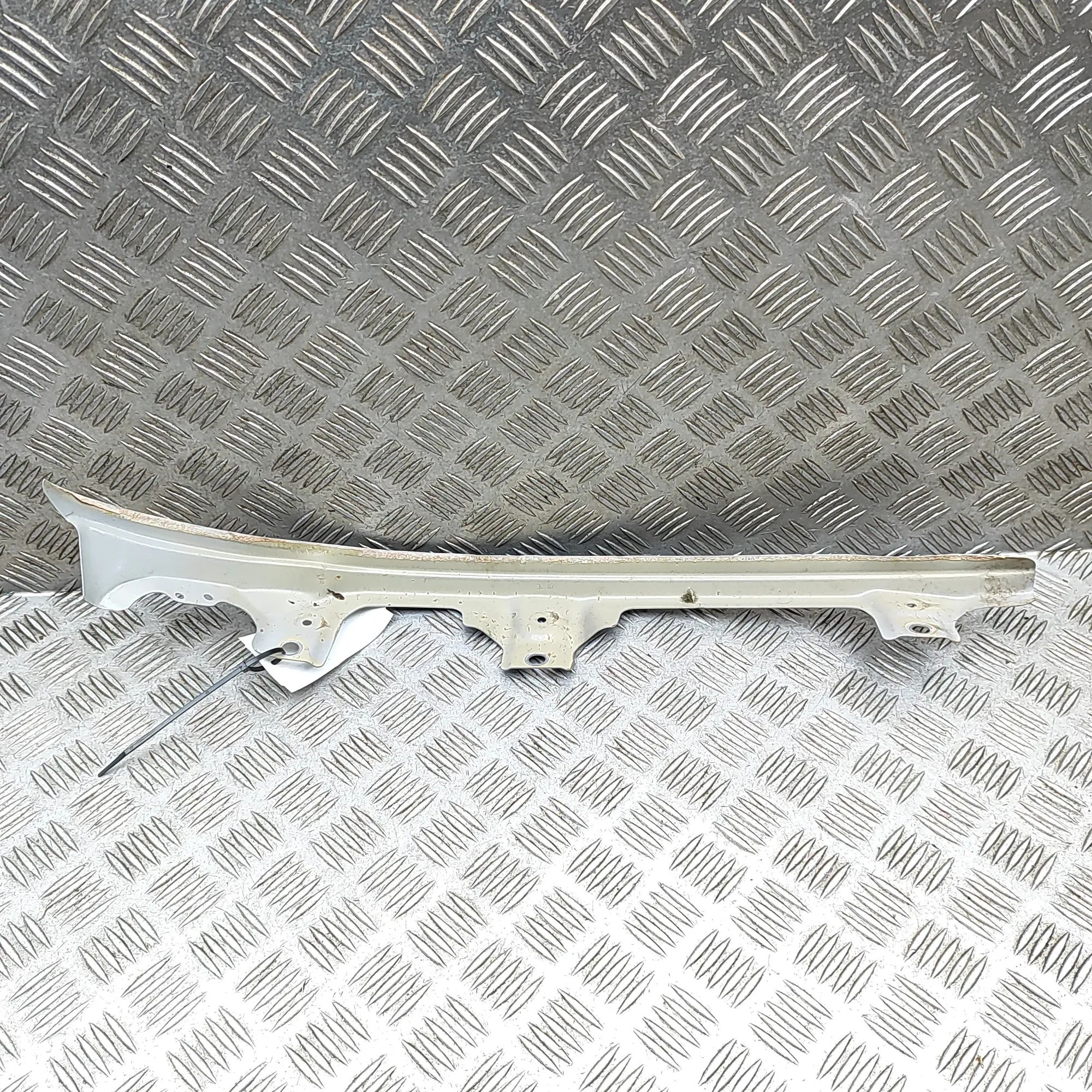 Porsche 911 (992) Fender bracket — front right Fender bracket — front right — PORSCHE 911 (992...
