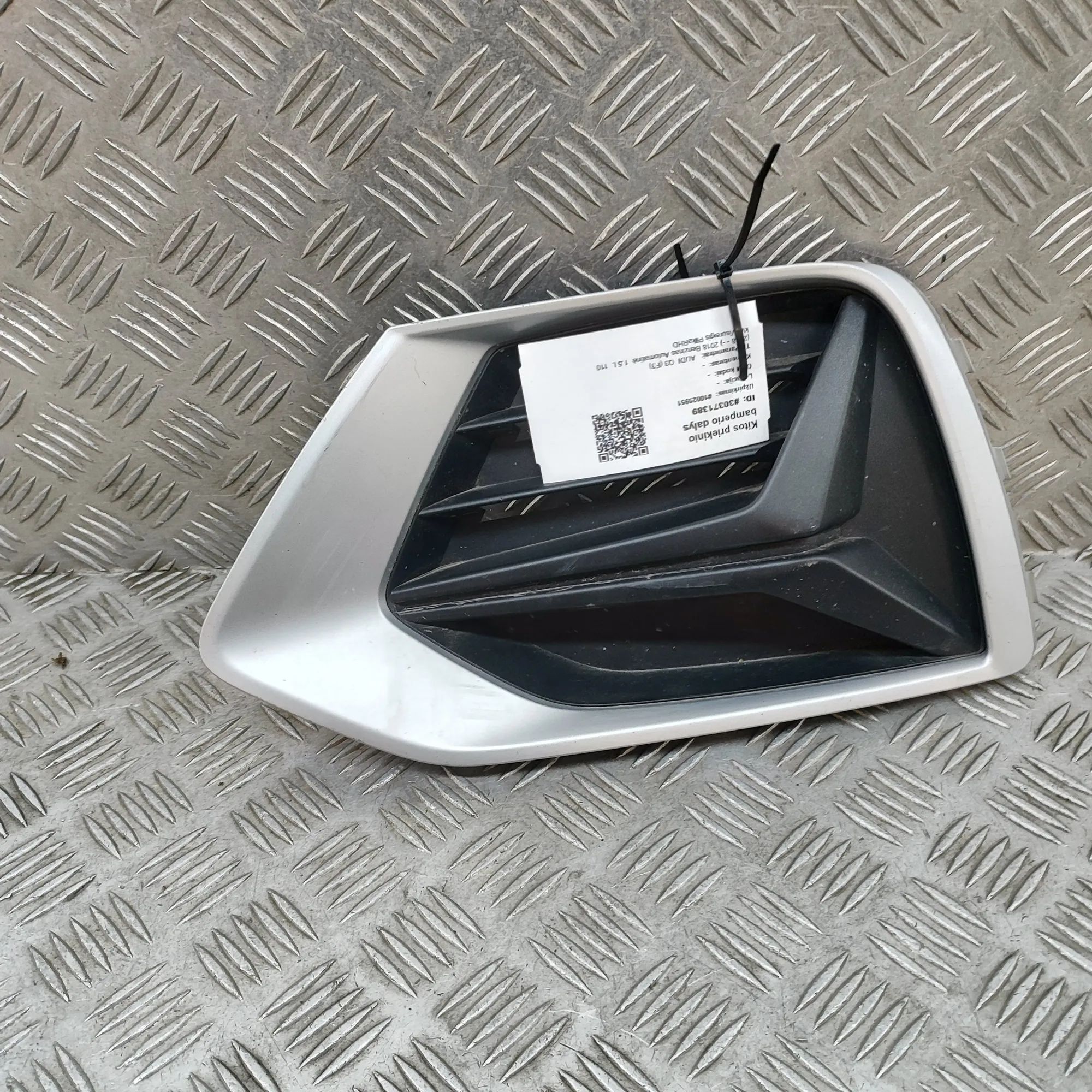 Audi Q3 (8U) Grille — front — left Grille — front — left — AUDI Q3 (F3) (2018-...)...