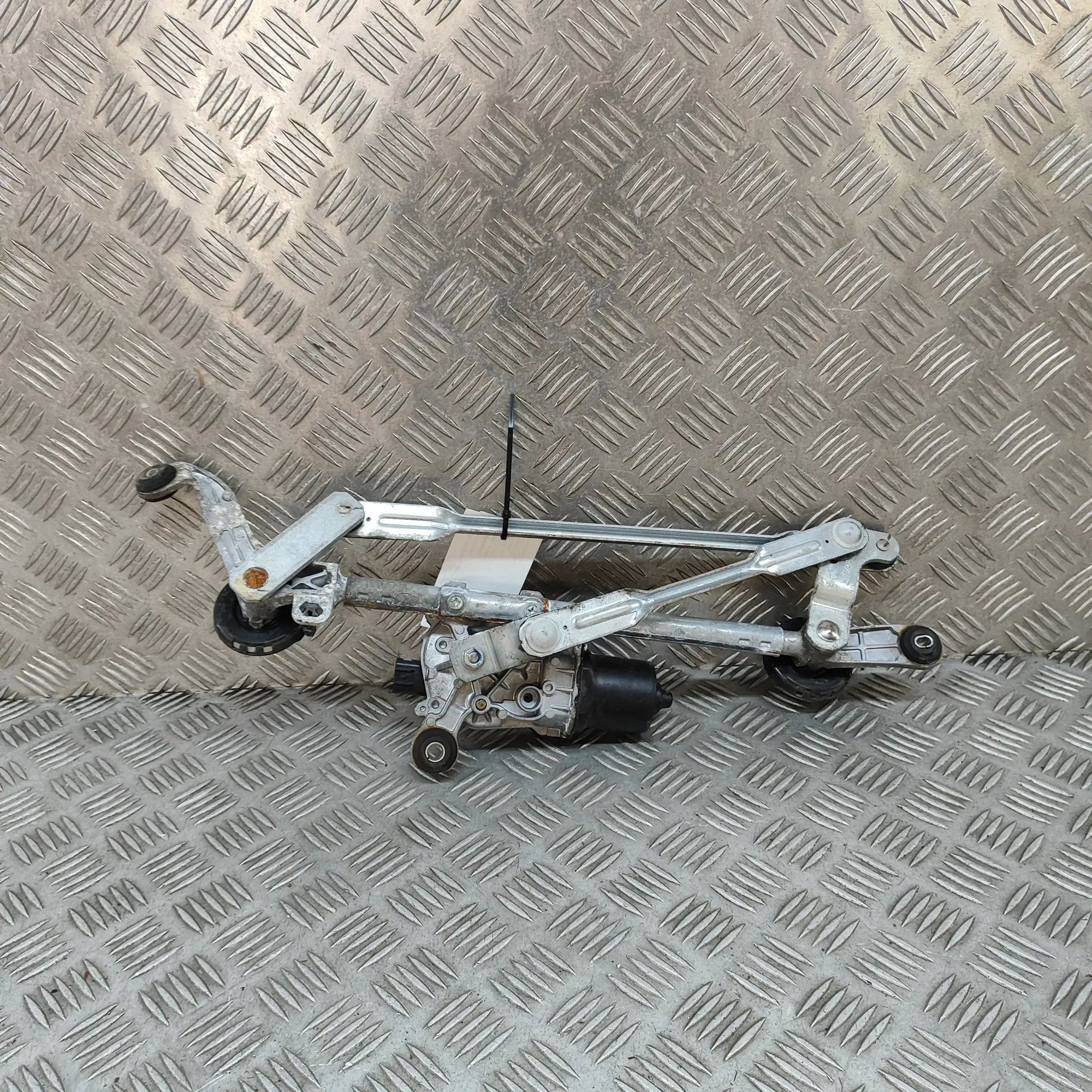 Nissan Leaf Front Windshield Wiper Mechanism Front Windshield Wiper Mechanism — NISSAN LEAF ...