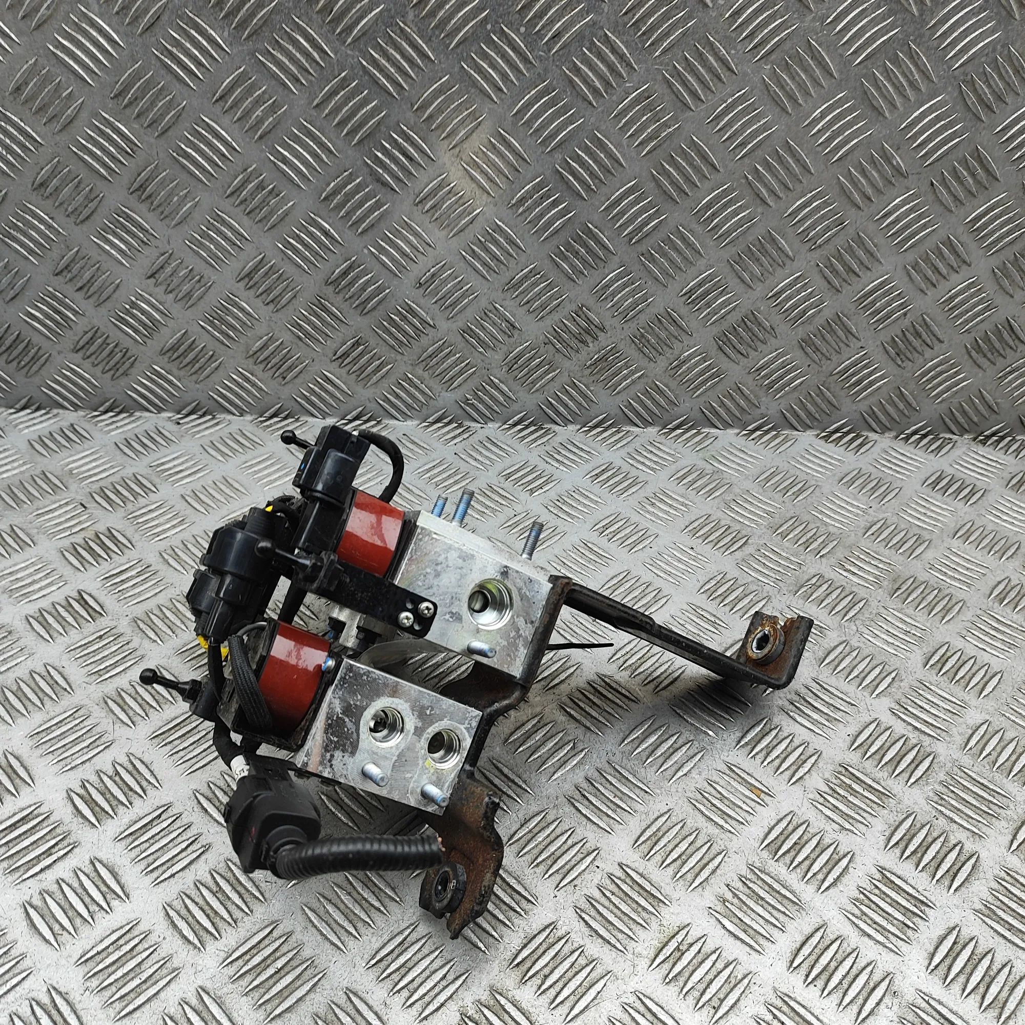Hyundai Kona Air-conditioning expansion valve Air-conditioning expansion valve — HYUNDAI KONA...