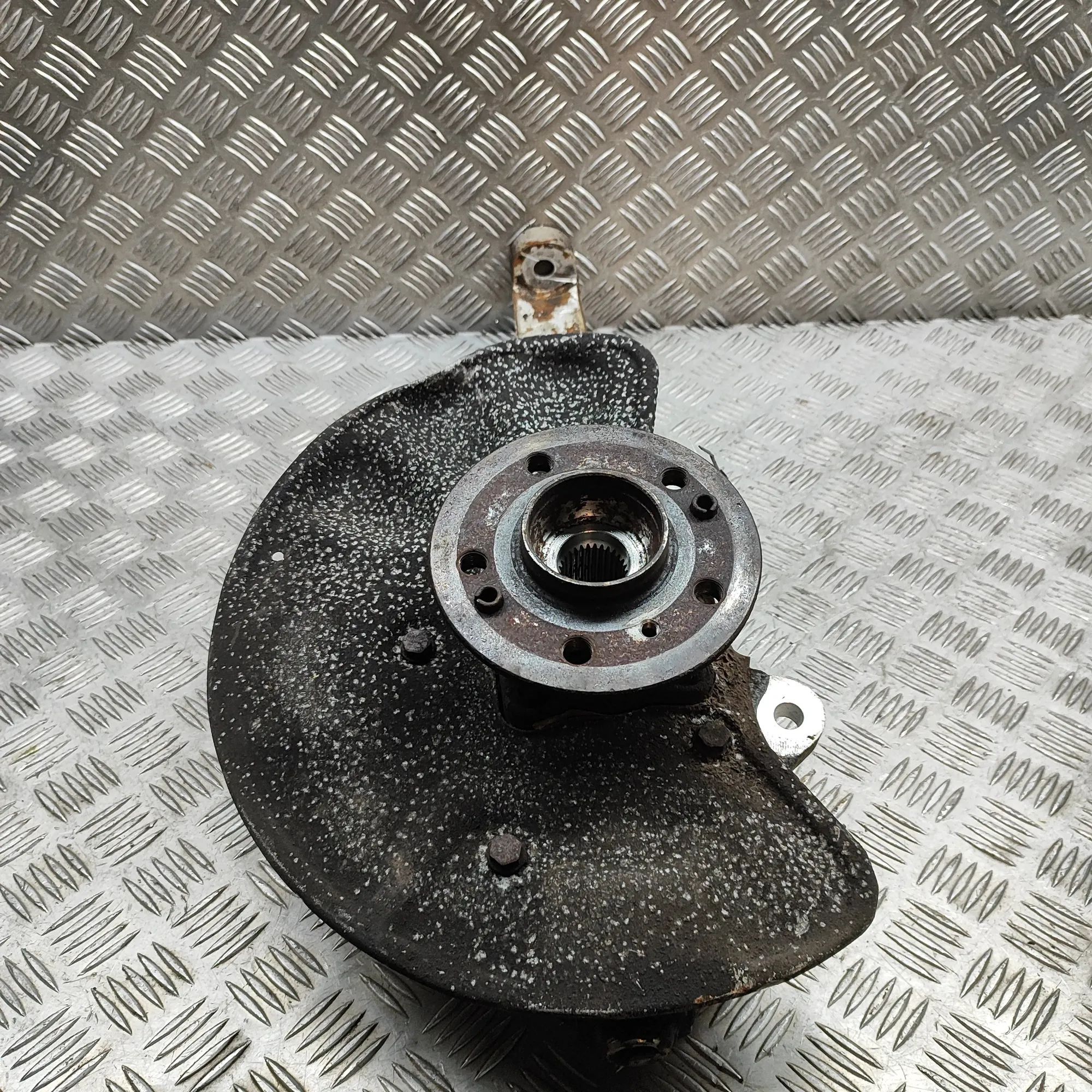 Mercedes-Benz ML / GLE (W166) Front Left Wheel Hub Front Left Wheel Hub — MERCEDES BENZ GLE (W166)...