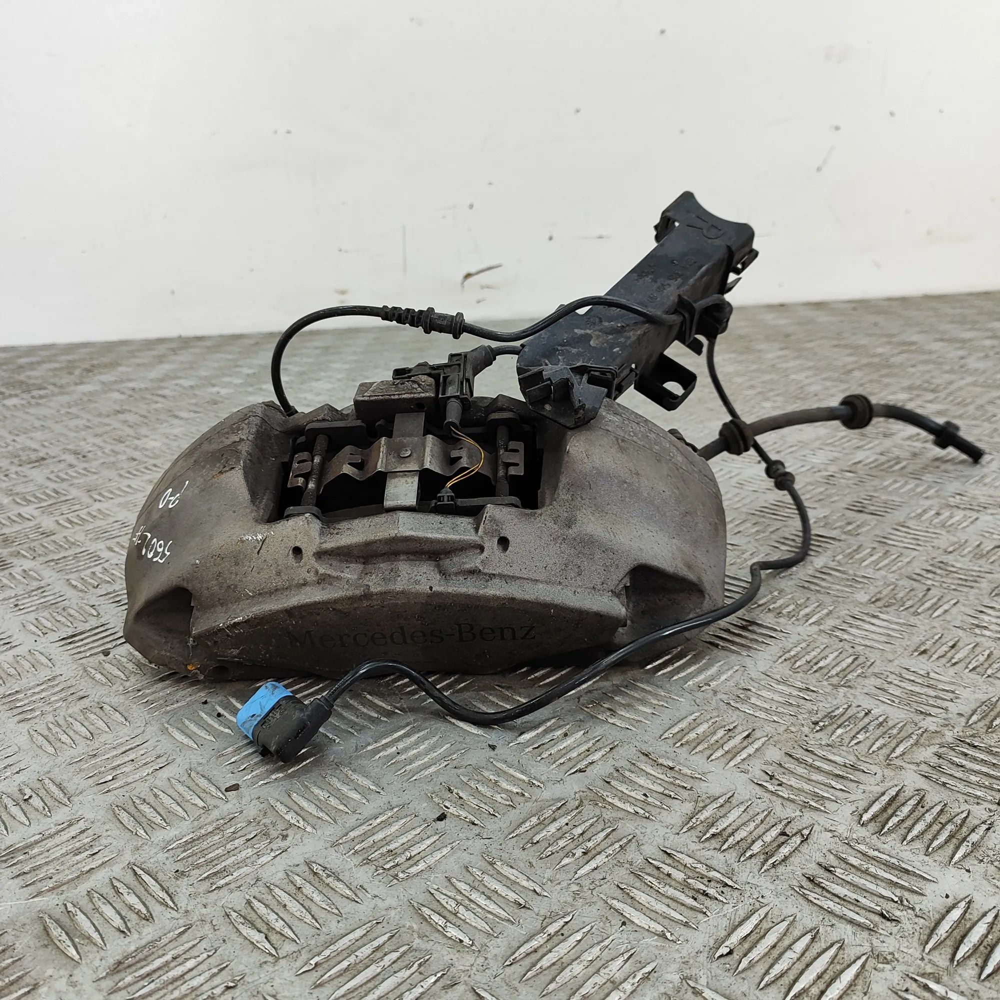 Mercedes-Benz A (W176) Brake caliper — front right Brake caliper — front right — MERCEDES BENZ C-C...