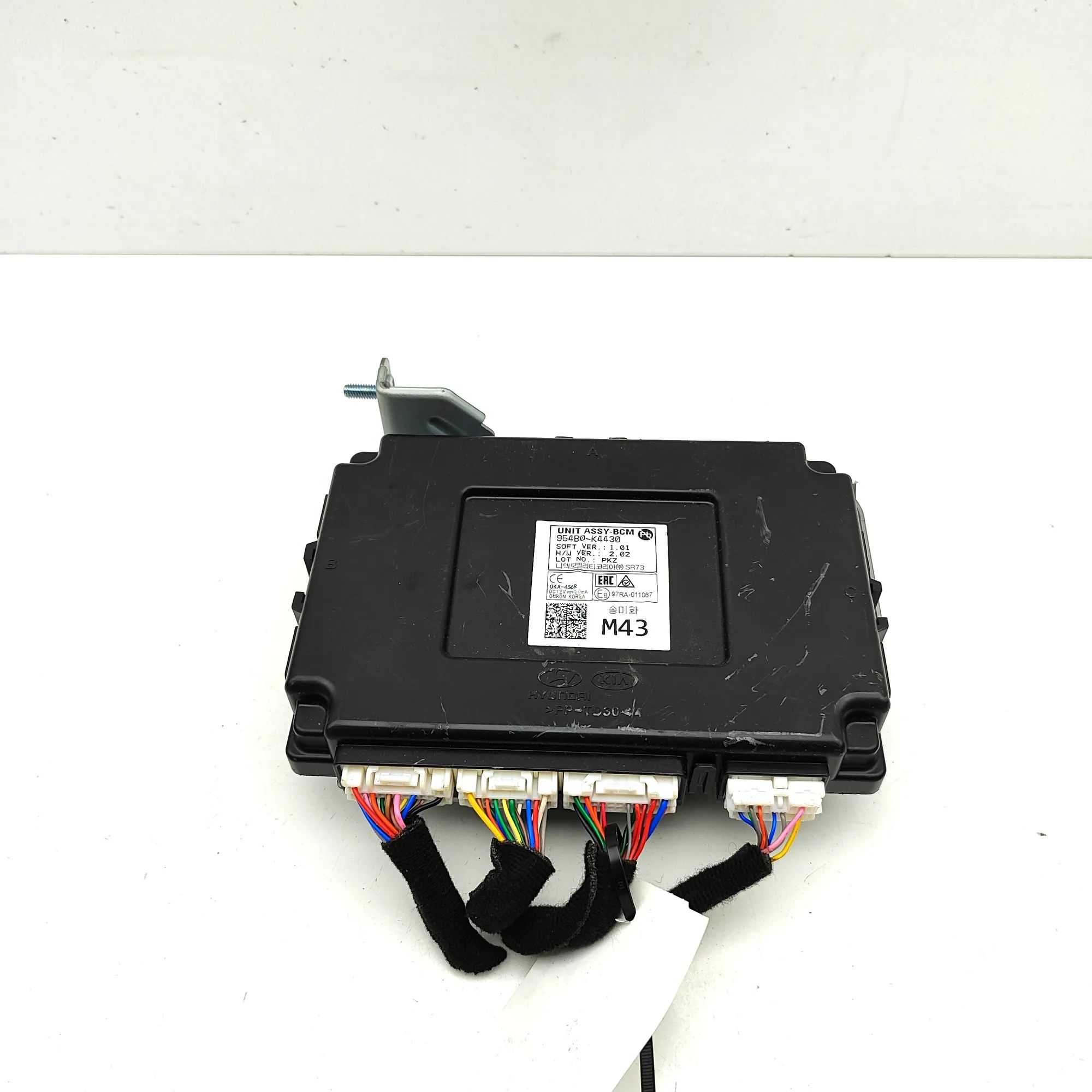 Hyundai Kona Comfort Control Unit Comfort Control Unit — HYUNDAI KONA (2017-...) ...