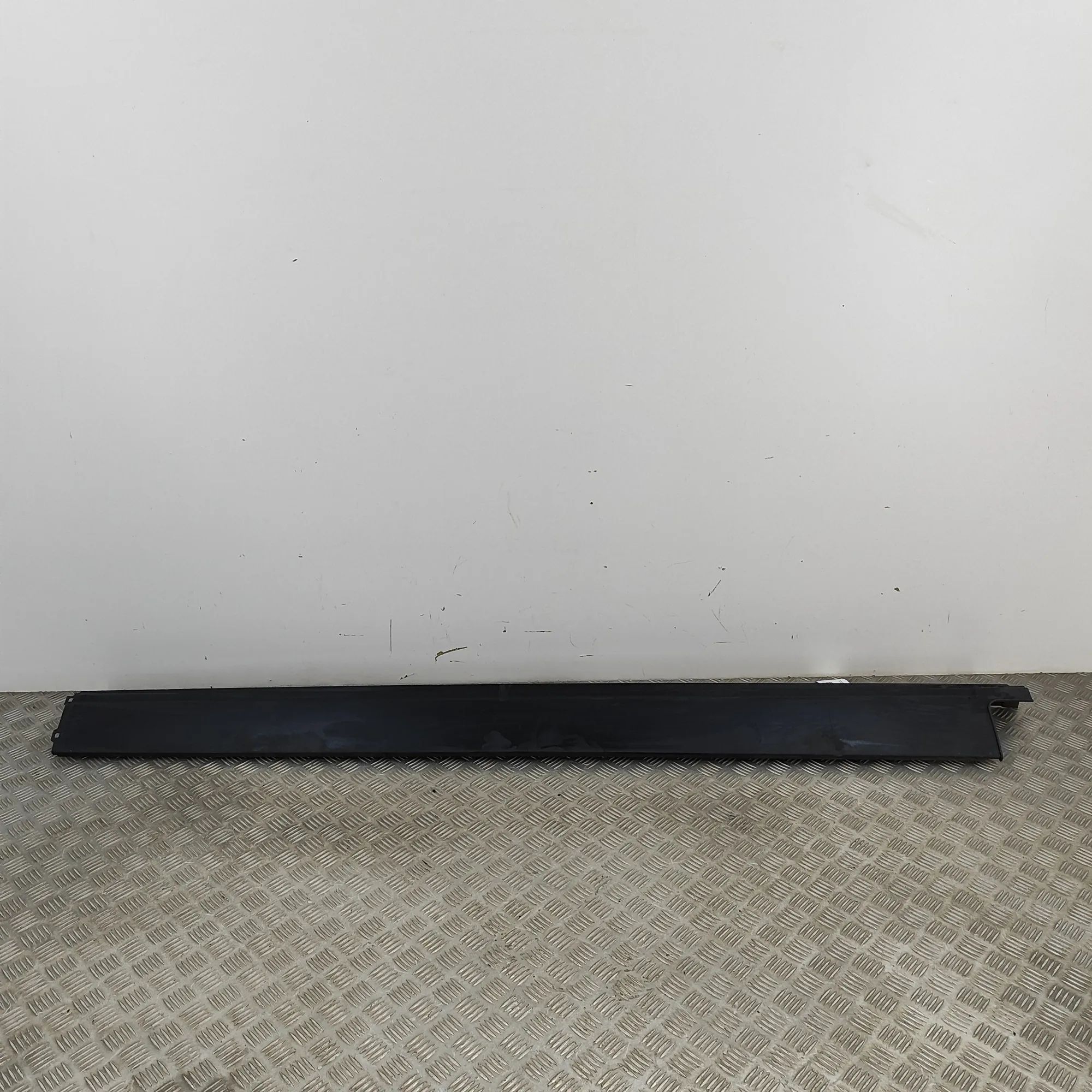 Land Rover Range Rover Sport (L494) Left Side Plastic Sideskirt Cover Left Side Plastic Sideskirt Cover — LAND ROVER ...