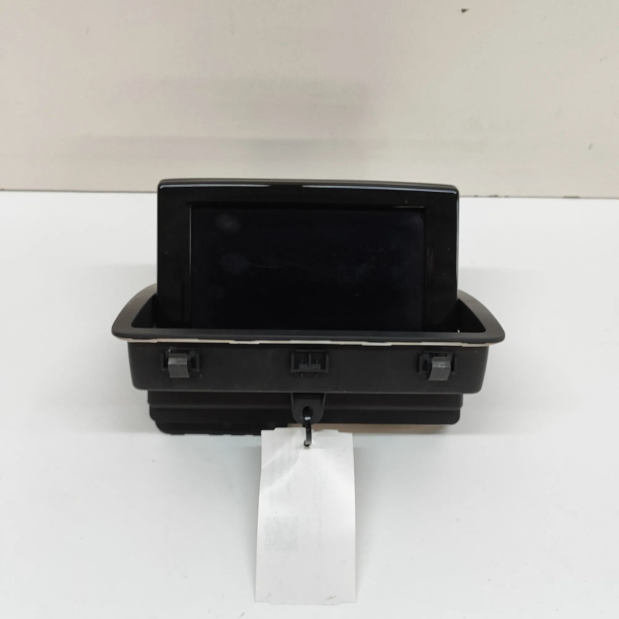 Audi Q3 (8U) Navigation display Navigation display — AUDI Q3 (8U) (2011-2018) —...