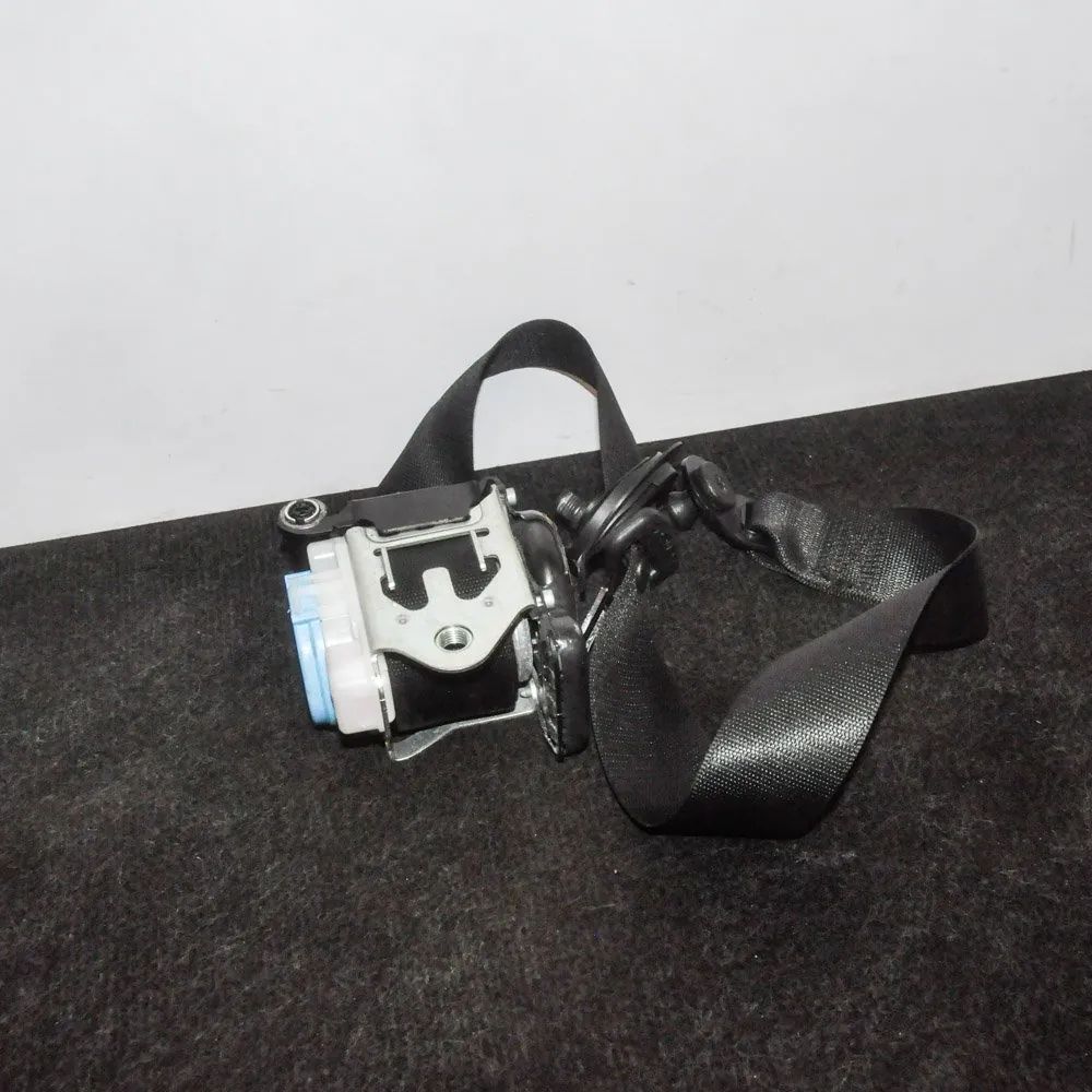 Mercedes-Benz GLA (X156) Front Right Seatbelt Front Right Seatbelt — MERCEDES BENZ GLA (X156)...