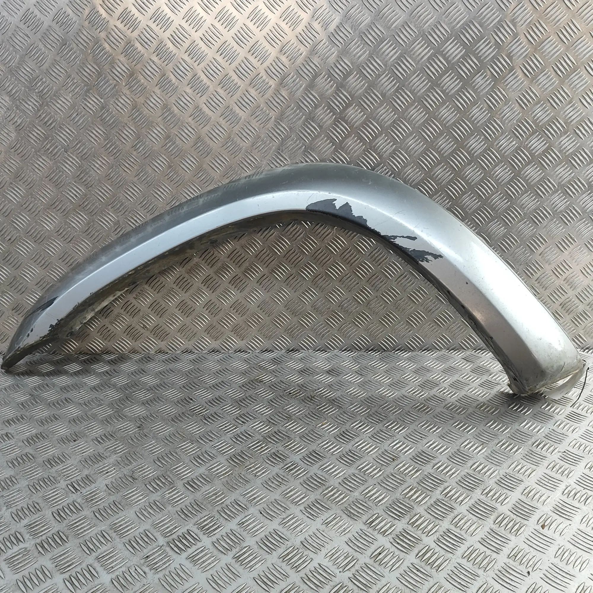 Nissan Patrol (Y61) Wheel arch trim — front left Wheel arch trim — front left — NISSAN PATROL (G...