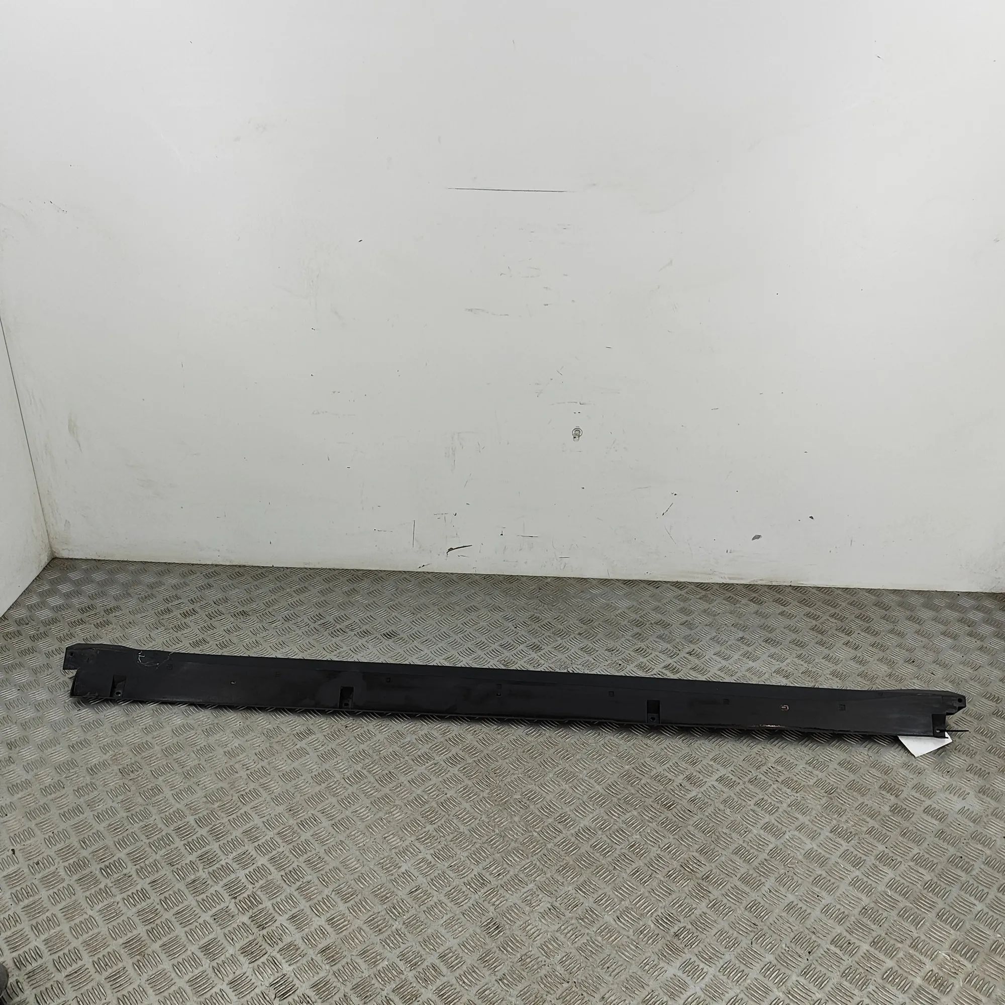 Skoda Enyaq Left Side Plastic Sideskirt Cover Left Side Plastic Sideskirt Cover — SKODA ENYAQ...
