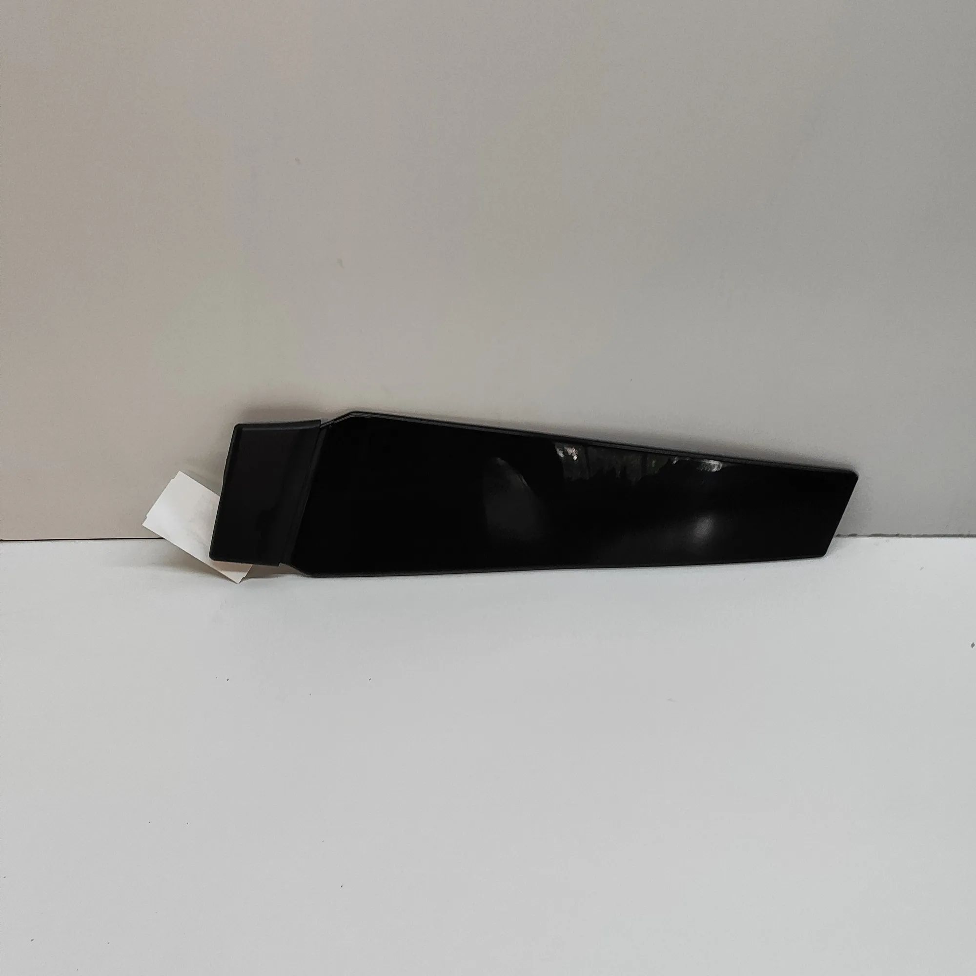 Maserati Levante Exterior B-pillar trim — right Exterior B-pillar trim — right — MASERATI LEVAN...