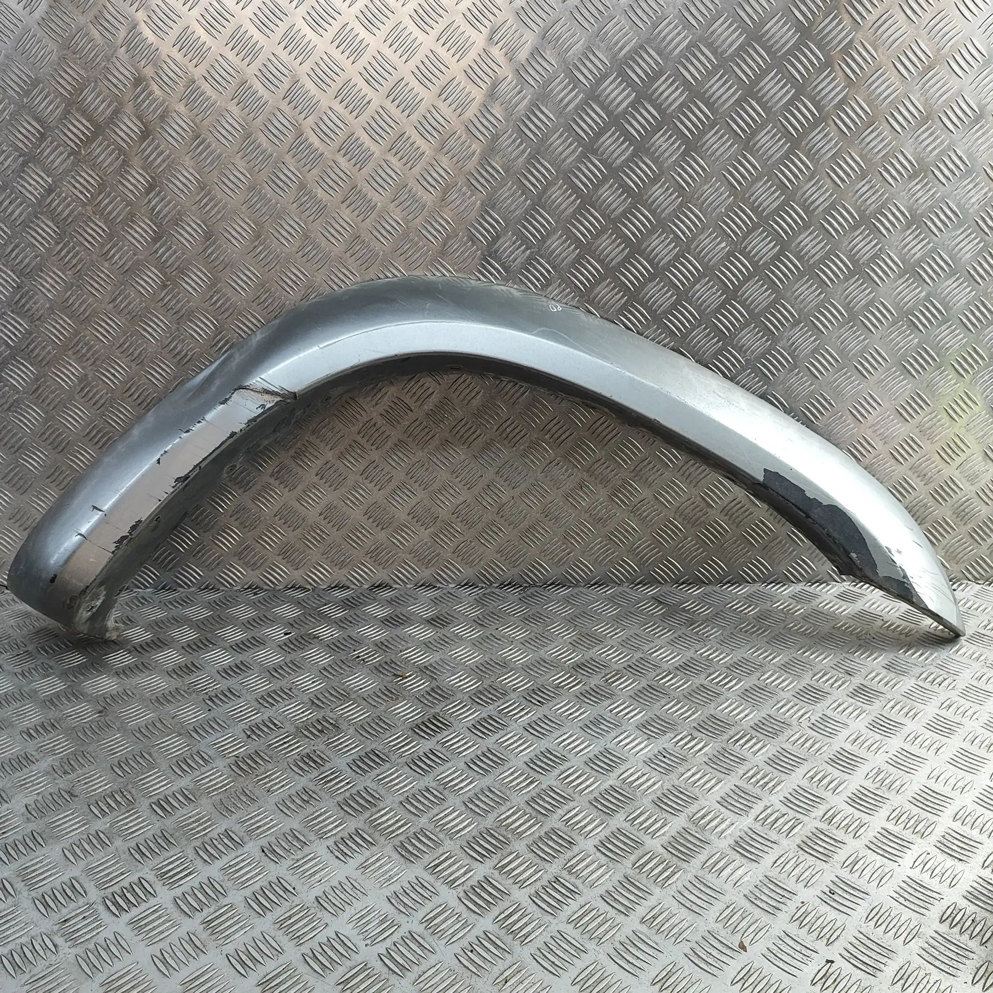 Nissan Patrol (Y61) Wheel arch trim — front right Wheel arch trim — front right — NISSAN PATROL (...