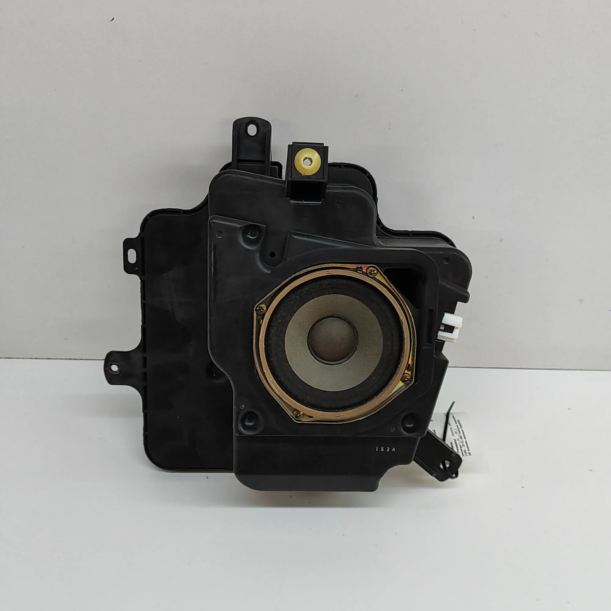 Toyota Hiace (H100) Bassokaiuttimen Subwoofer — TOYOTA HIACE (IV Minibus / passenge...