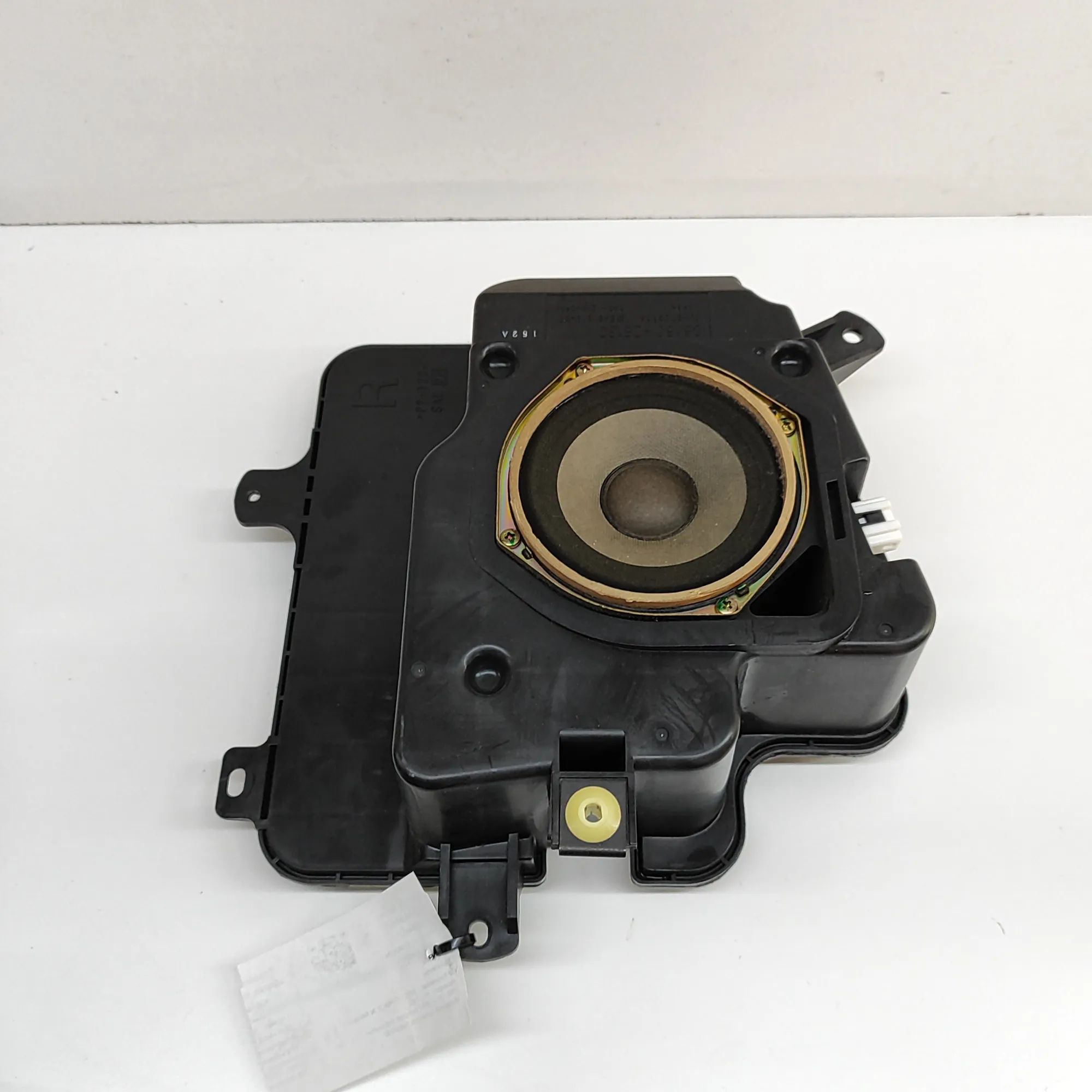 Toyota Hiace (H100) Bassokaiuttimen Subwoofer — TOYOTA HIACE (IV Minibus / passenge...