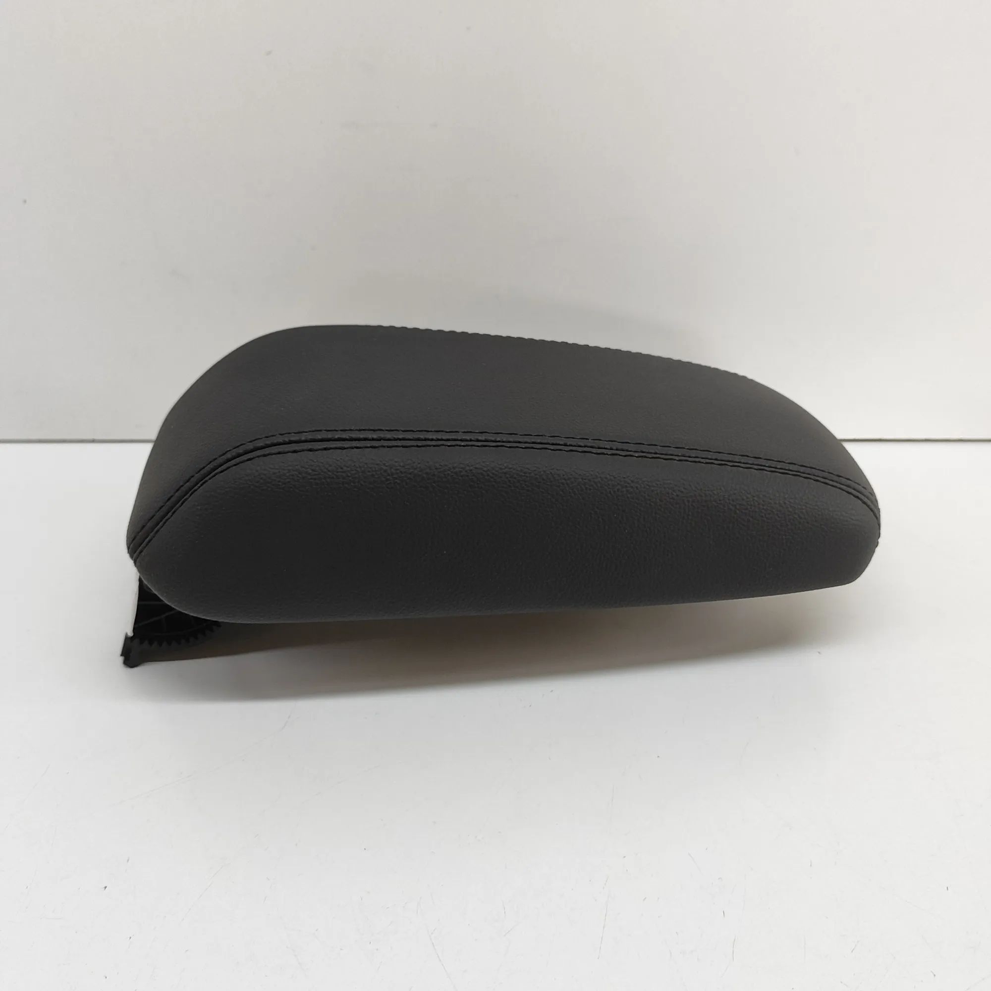 Ford Fiesta Käetugi, tagaistmes Armrest — FORD FIESTA (VII) (2017-...) — H1BB-A...
