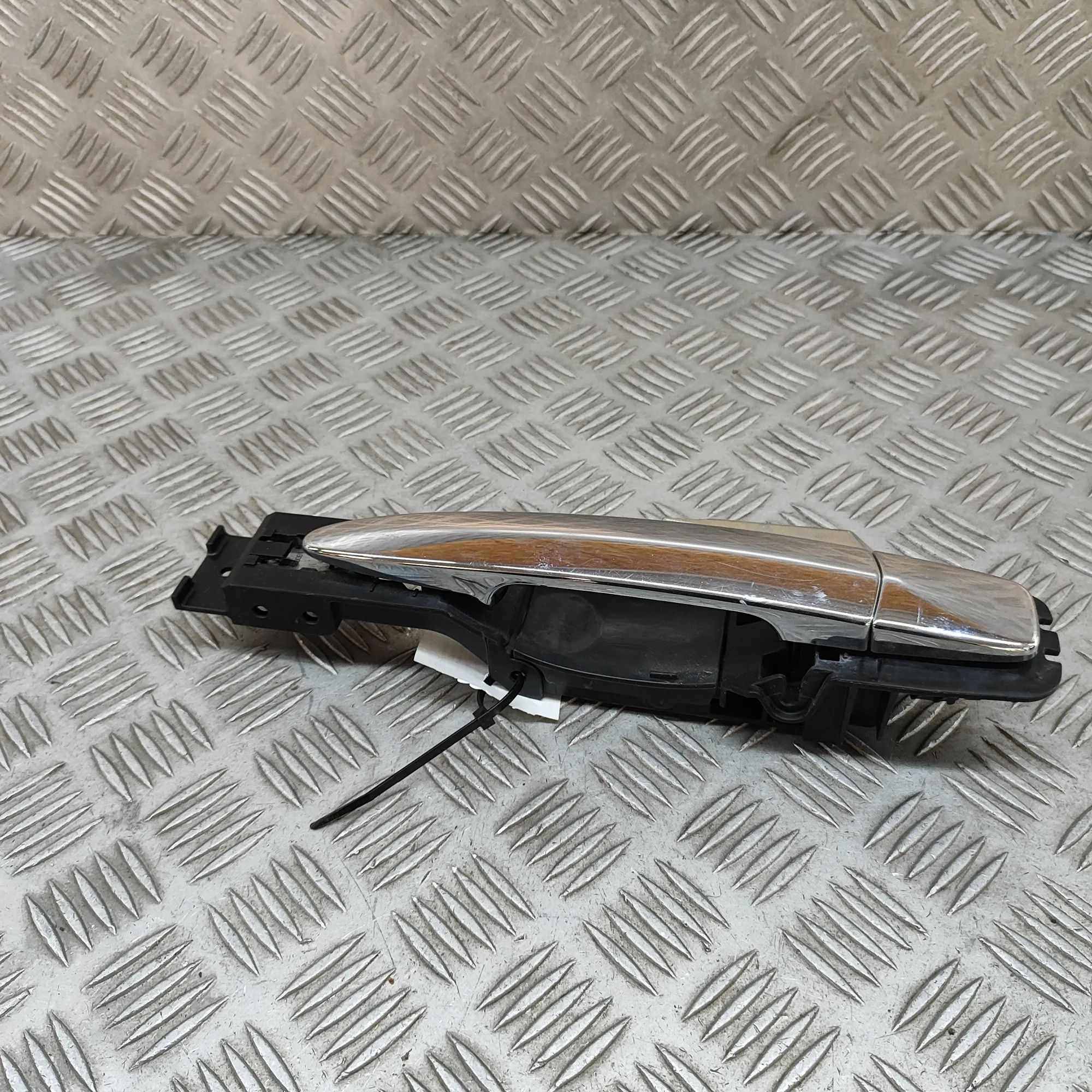 Nissan Leaf Exterior door handle — rear left Exterior door handle — rear left — NISSAN LEAF ...