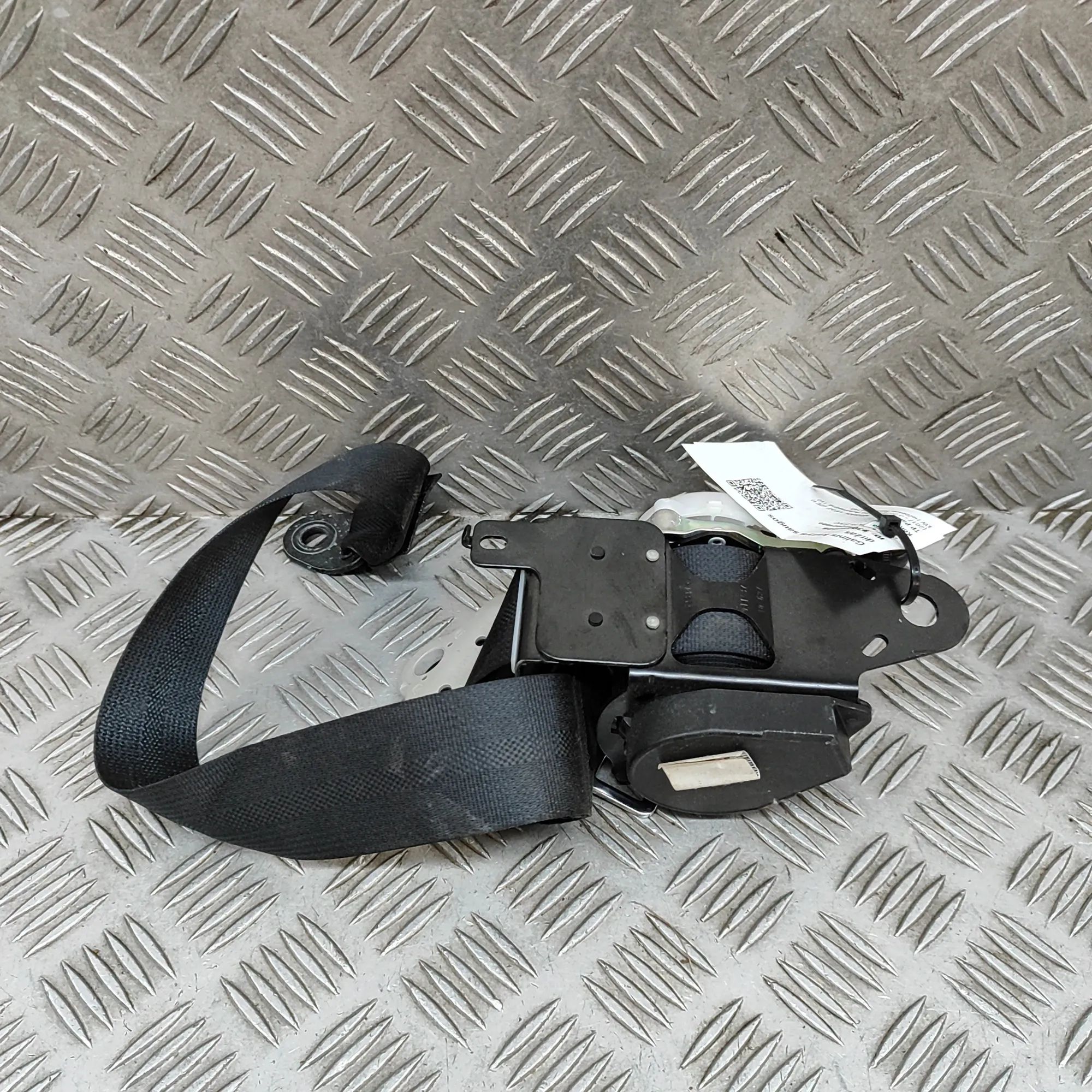 Nissan Leaf Rear Left Seatbelt Rear Left Seatbelt — NISSAN LEAF (ZE1) (2017-.....