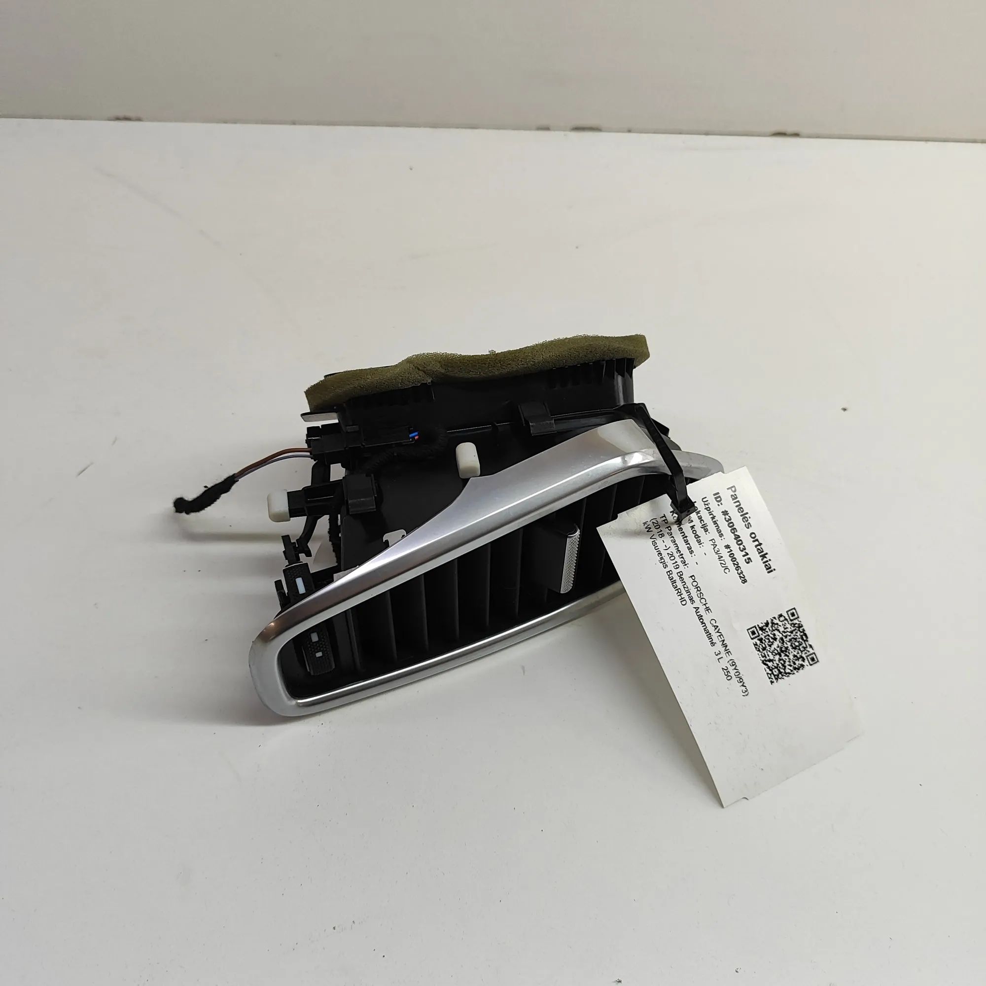 Porsche Cayenne Dashboard Air Vents Dashboard Air Vents — PORSCHE CAYENNE (9Y0/9Y3)...