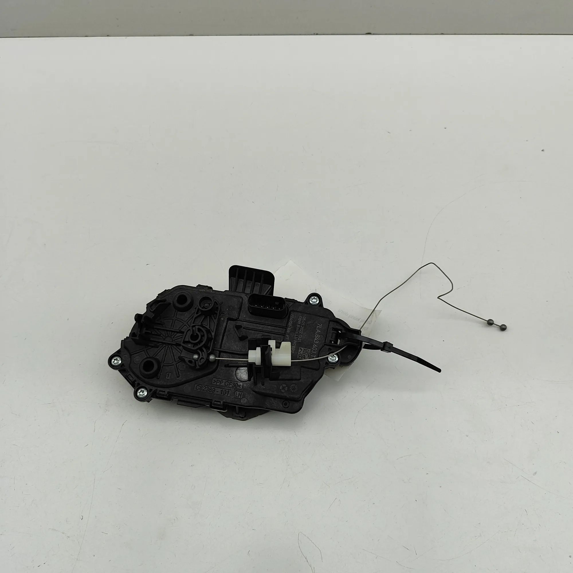 Volkswagen Caddy V Door lock — rear left