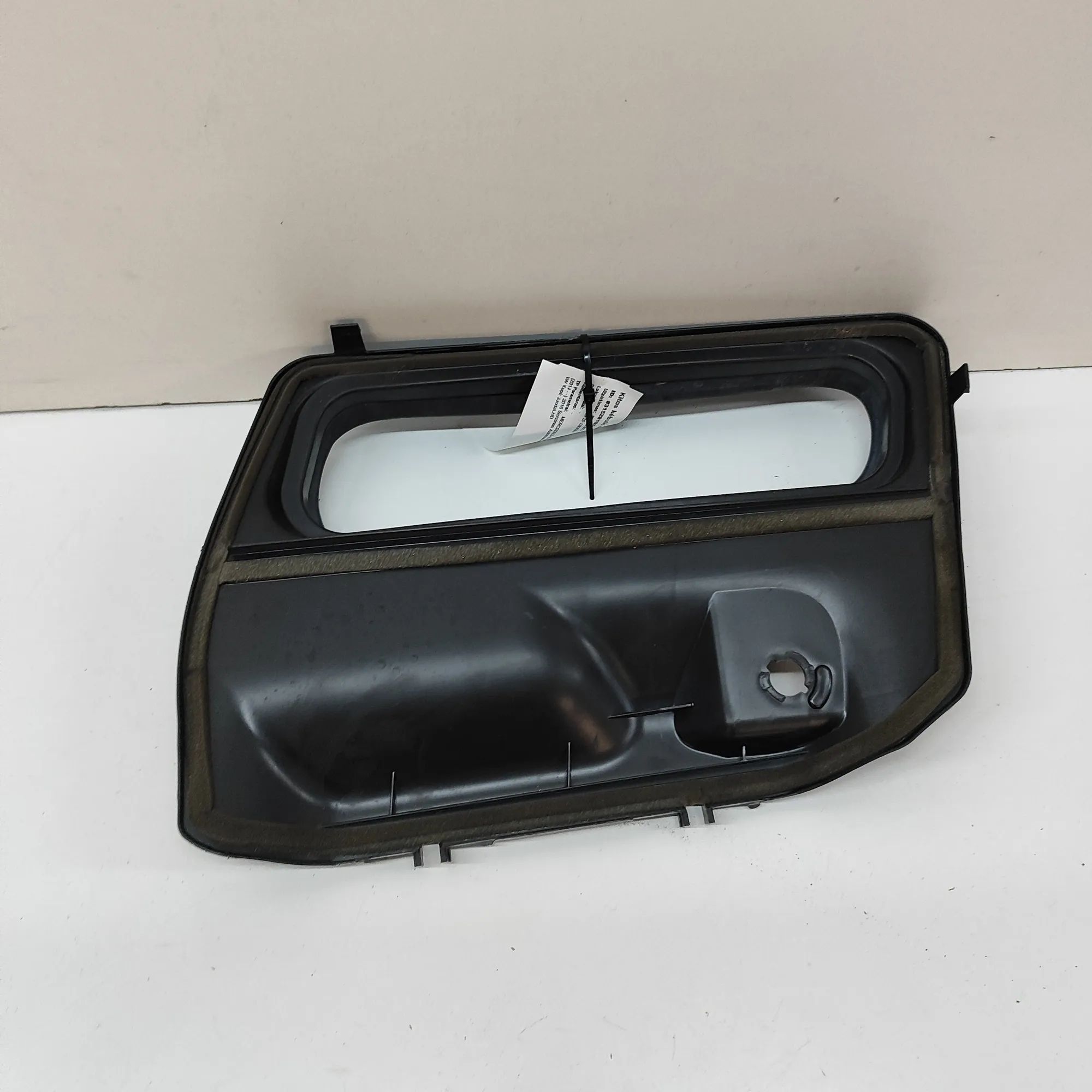Mercedes-Benz A (W176) Air filter housing upper section Air filter housing upper section — MERCEDES BEN...