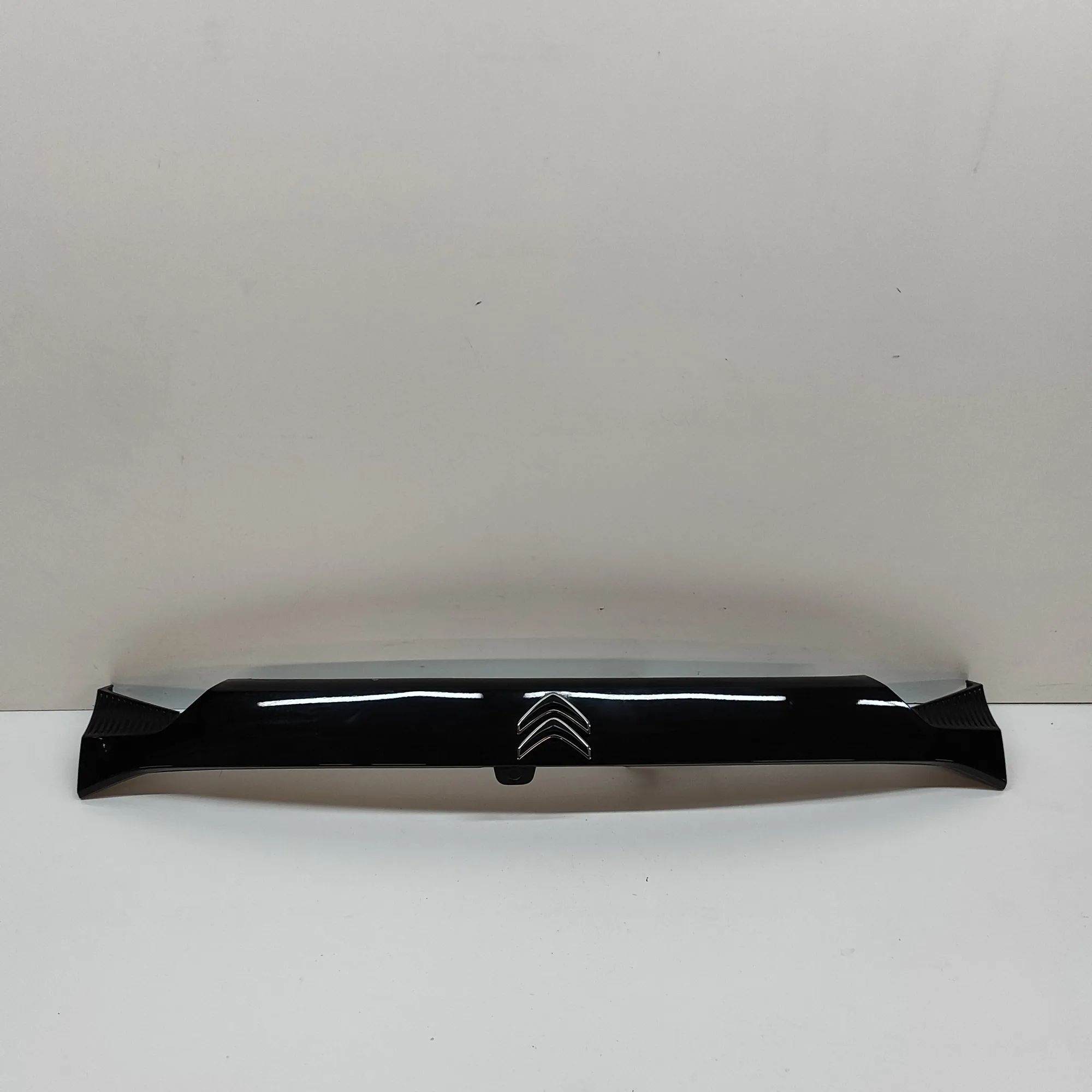 Citroen C4 Number-plate light holder trim Number-plate light holder trim — CITROEN C4 (II...