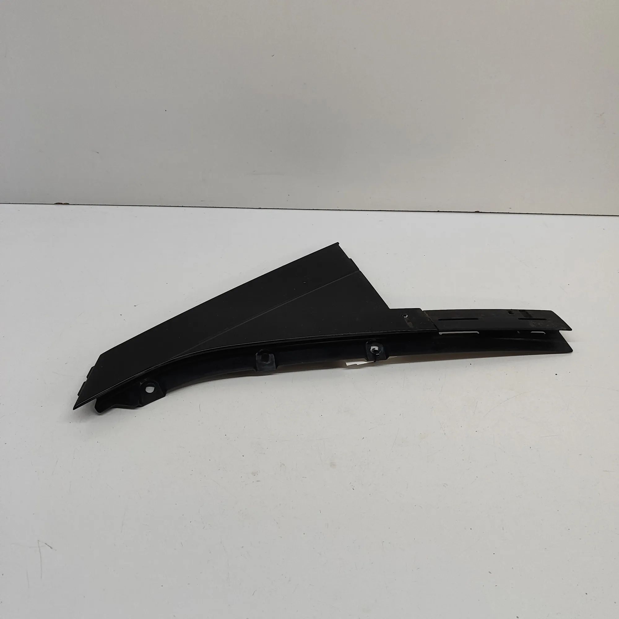 Porsche Cayenne Vertical door trim — rear — left Vertical door trim — rear — left — PORSCHE CAYE...
