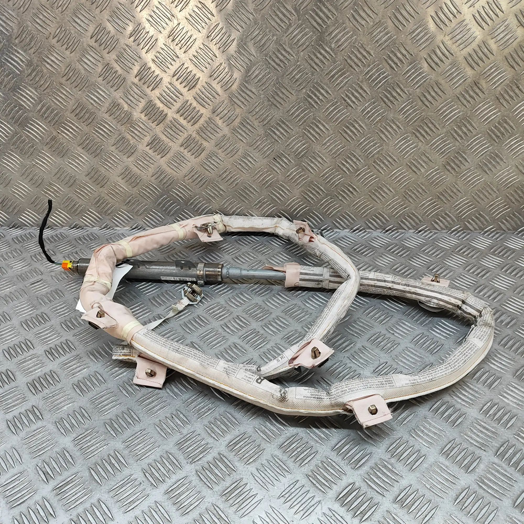 Porsche Cayenne Right Side Roof Safety Curtain SRS Right Side Roof Safety Curtain SRS — PORSCHE CA...