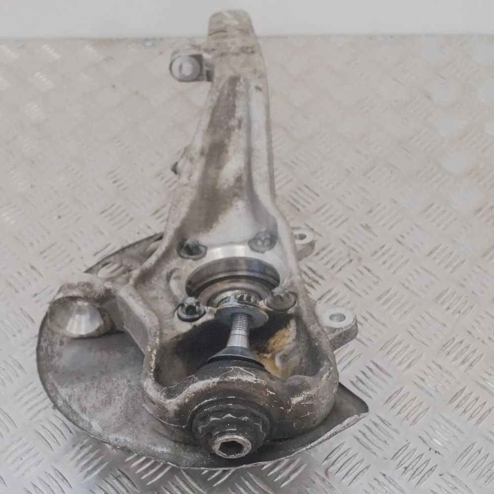 Mercedes-Benz ML / GLE (W166) Front Right Wheel Hub Front Right Wheel Hub — MERCEDES BENZ GLE (Coup...