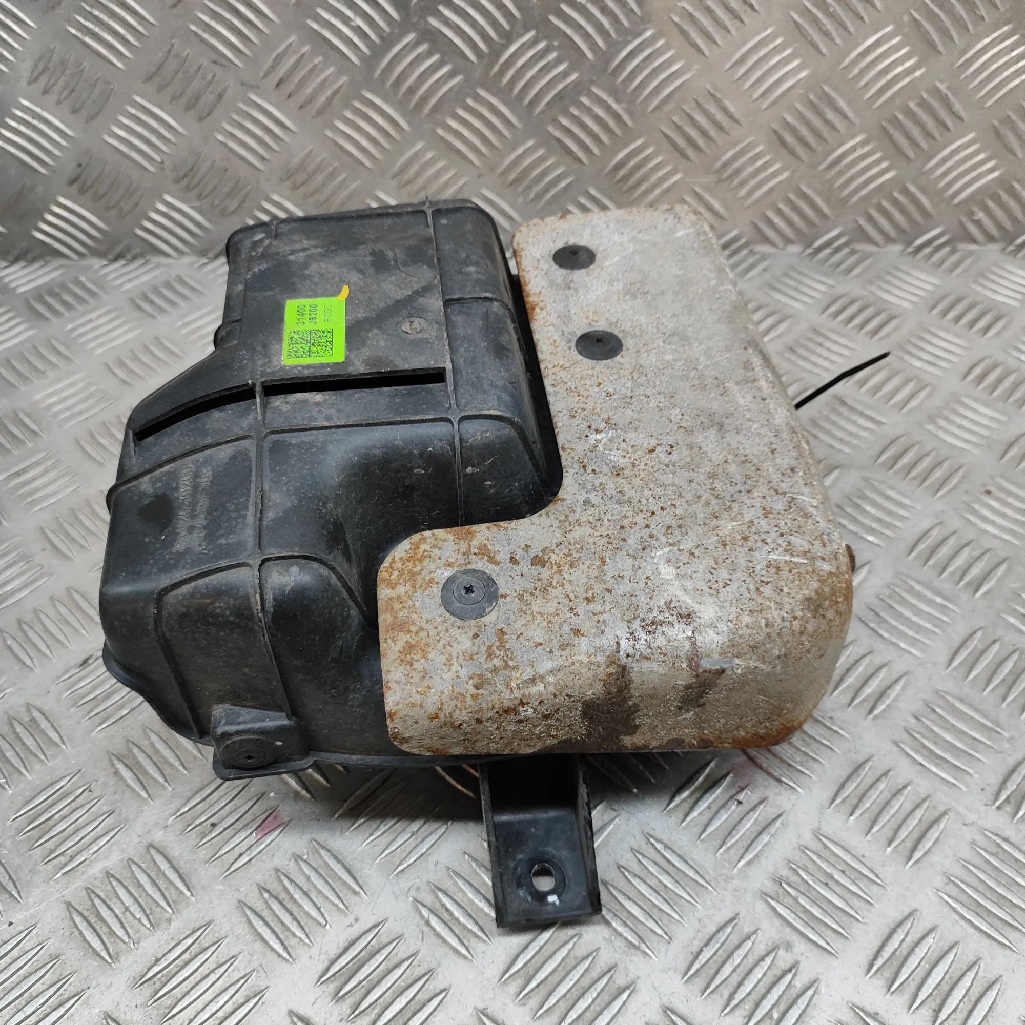 Hyundai Kona Activated charcoal canister Activated charcoal canister — HYUNDAI KONA (201...