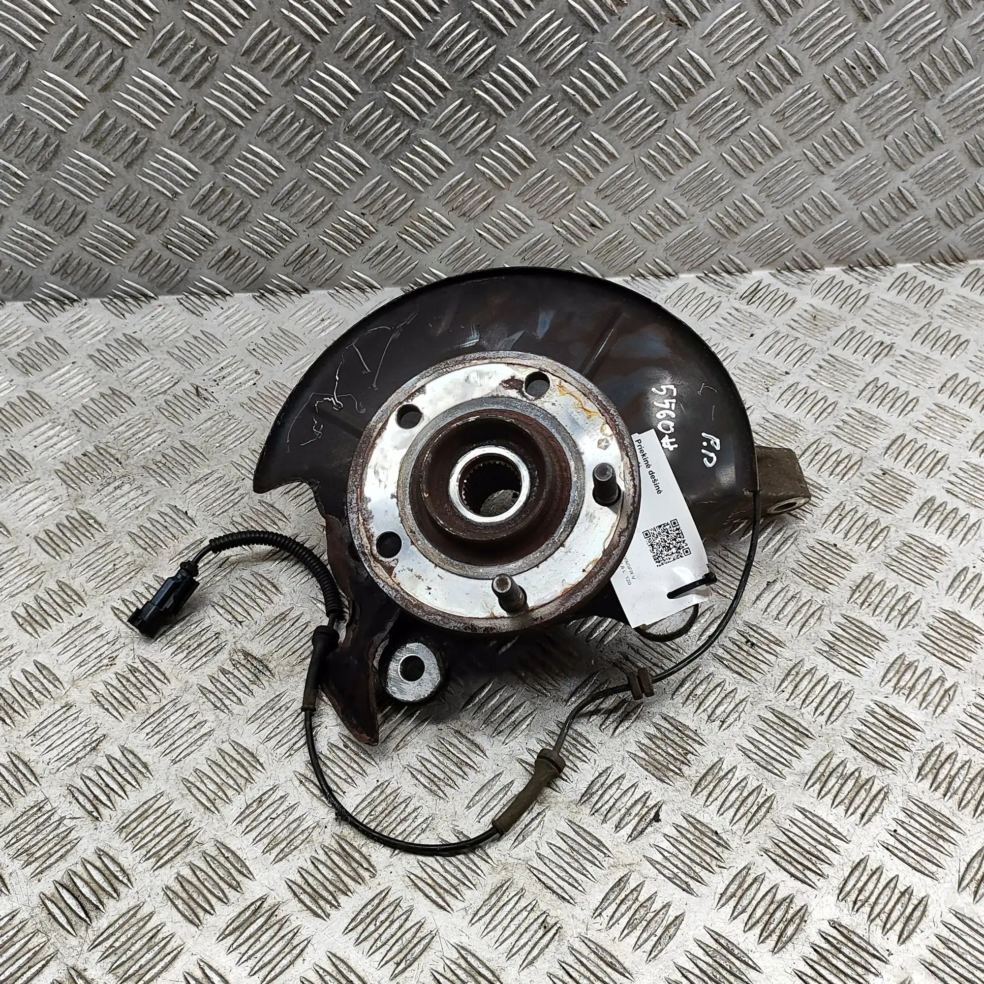 Chrysler Grand Voyager / Town & Country Front Right Wheel Hub Front Right Wheel Hub — CHRYSLER GRAND (VOYAGER...