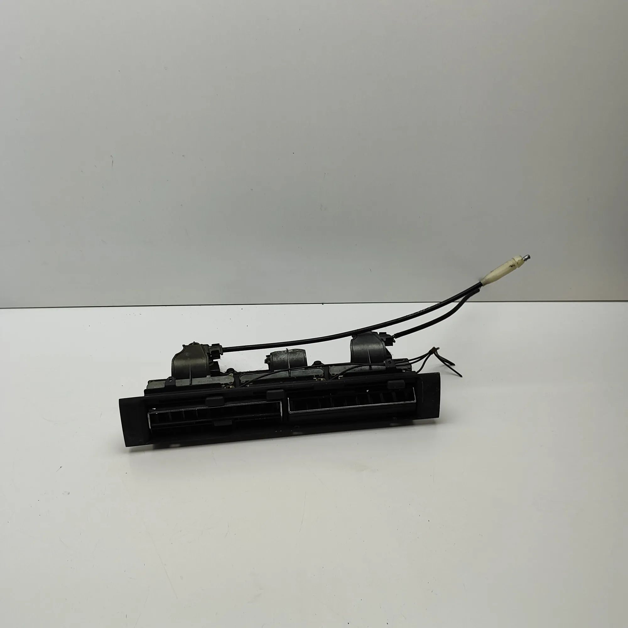 Mercedes-Benz 200 - 300 (W123) Dashboard Air Vents