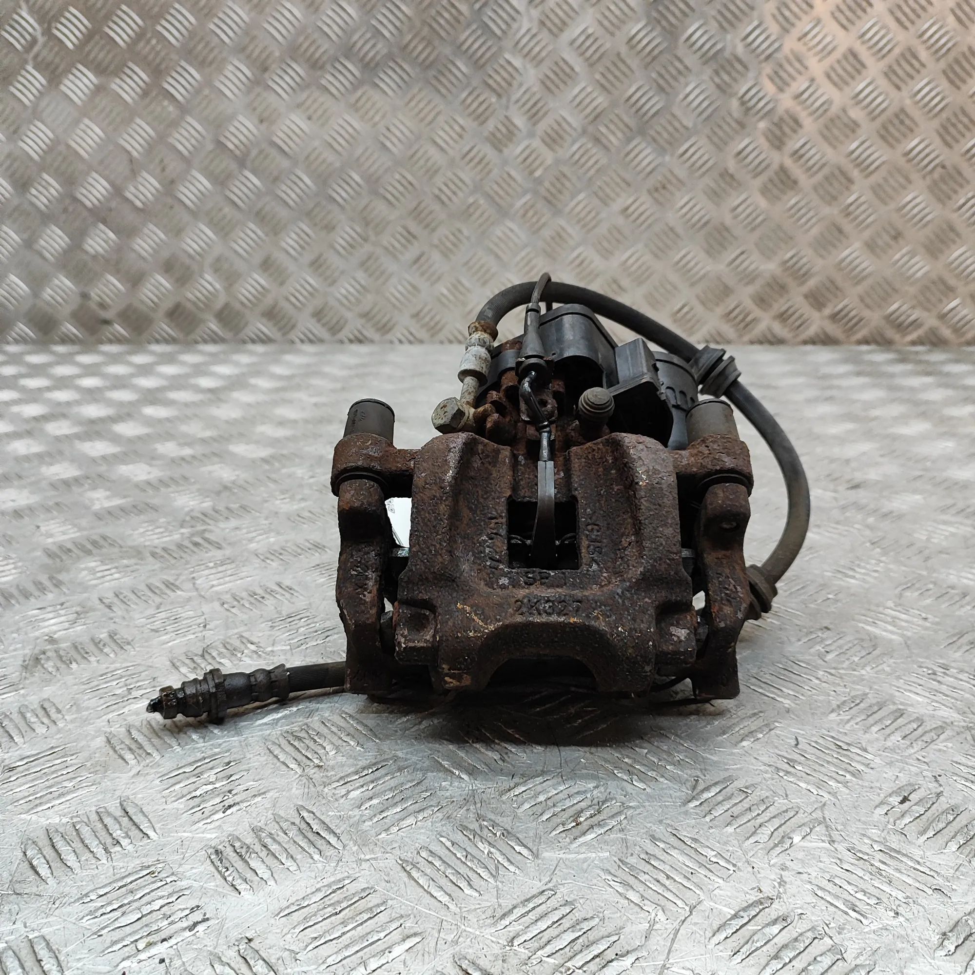 Land Rover Range Rover Evoque Brake caliper — rear right Brake caliper — rear right — LAND ROVER RANGE R...