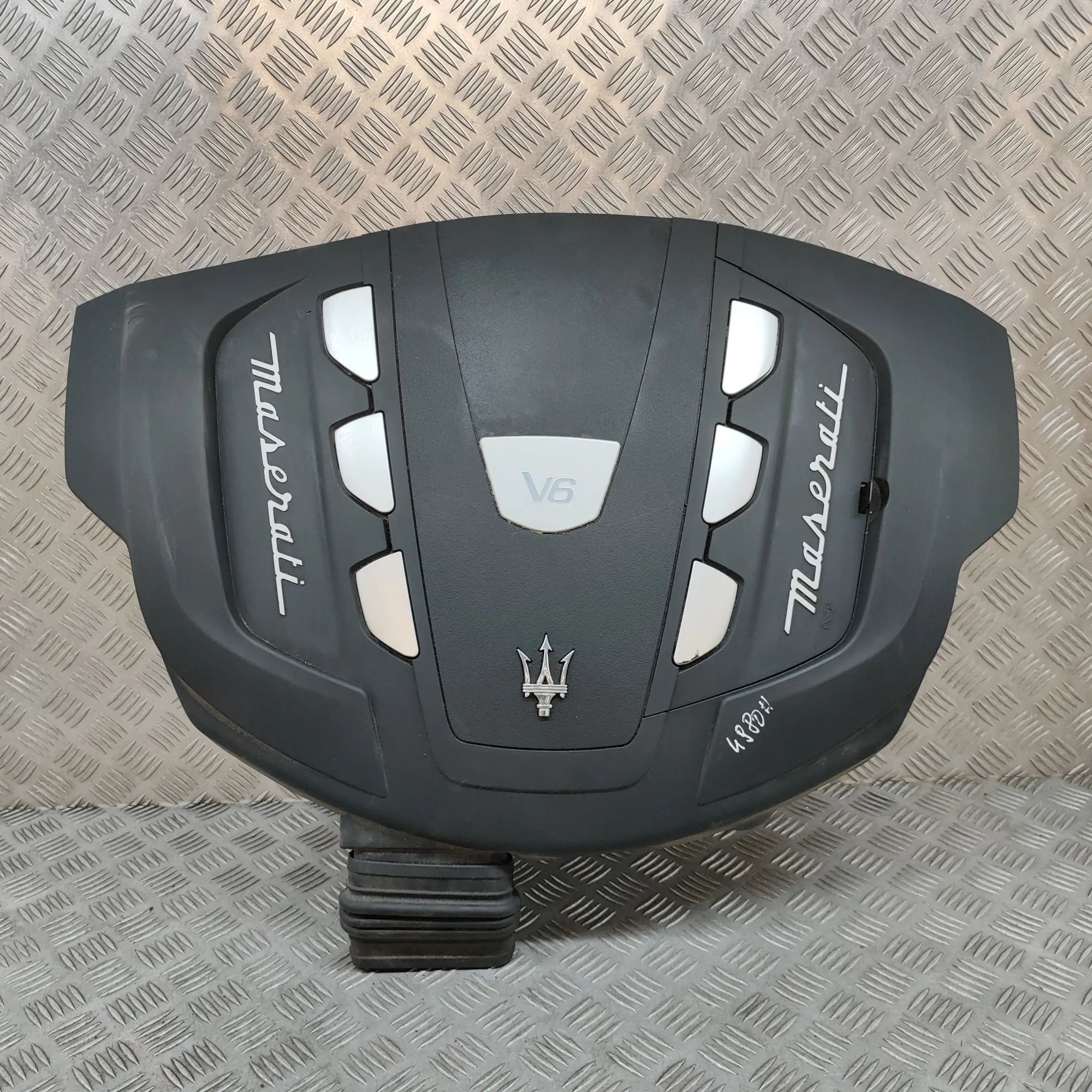 Maserati Quattroporte Крышка двигателя (пластик) Engine cover — MASERATI QUATTROPORTE (VI) (2012...