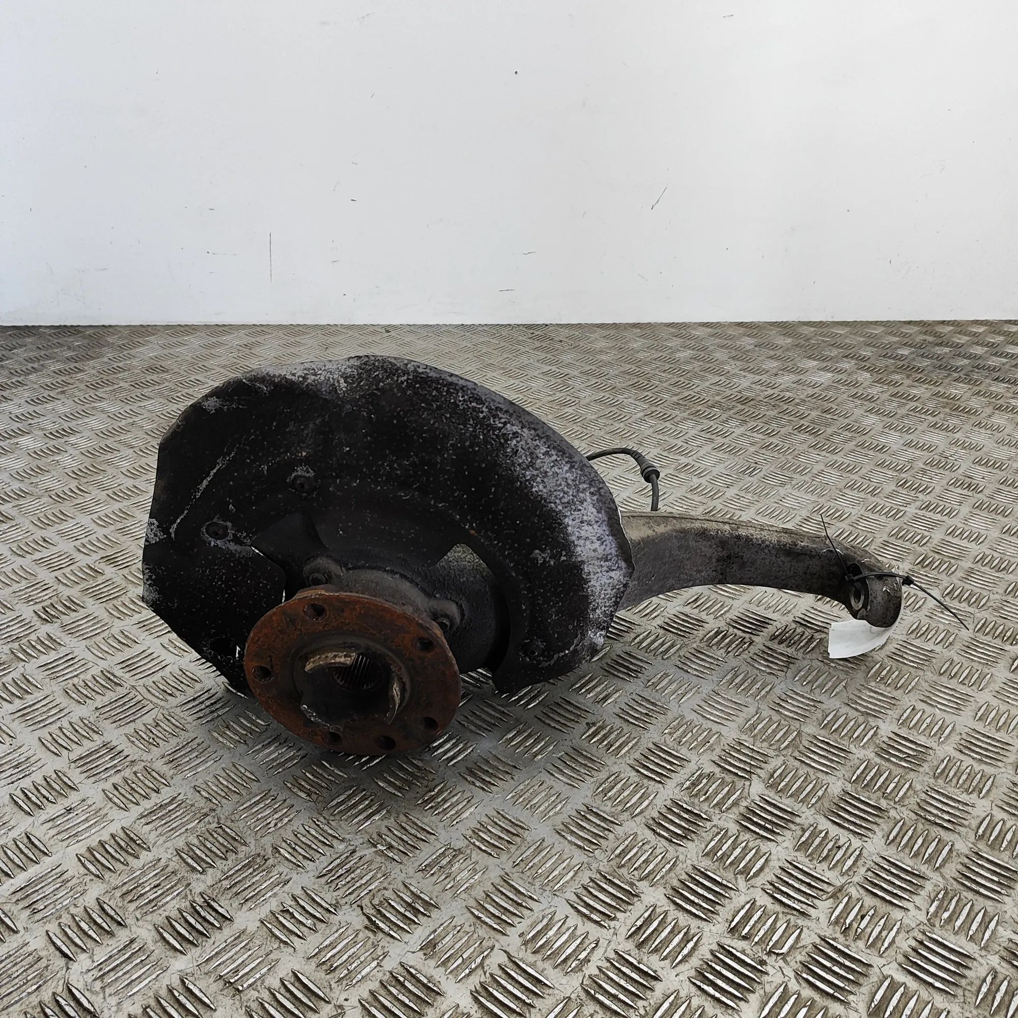 Porsche Cayenne Front Right Wheel Hub Front Right Wheel Hub — PORSCHE CAYENNE (92A) (...