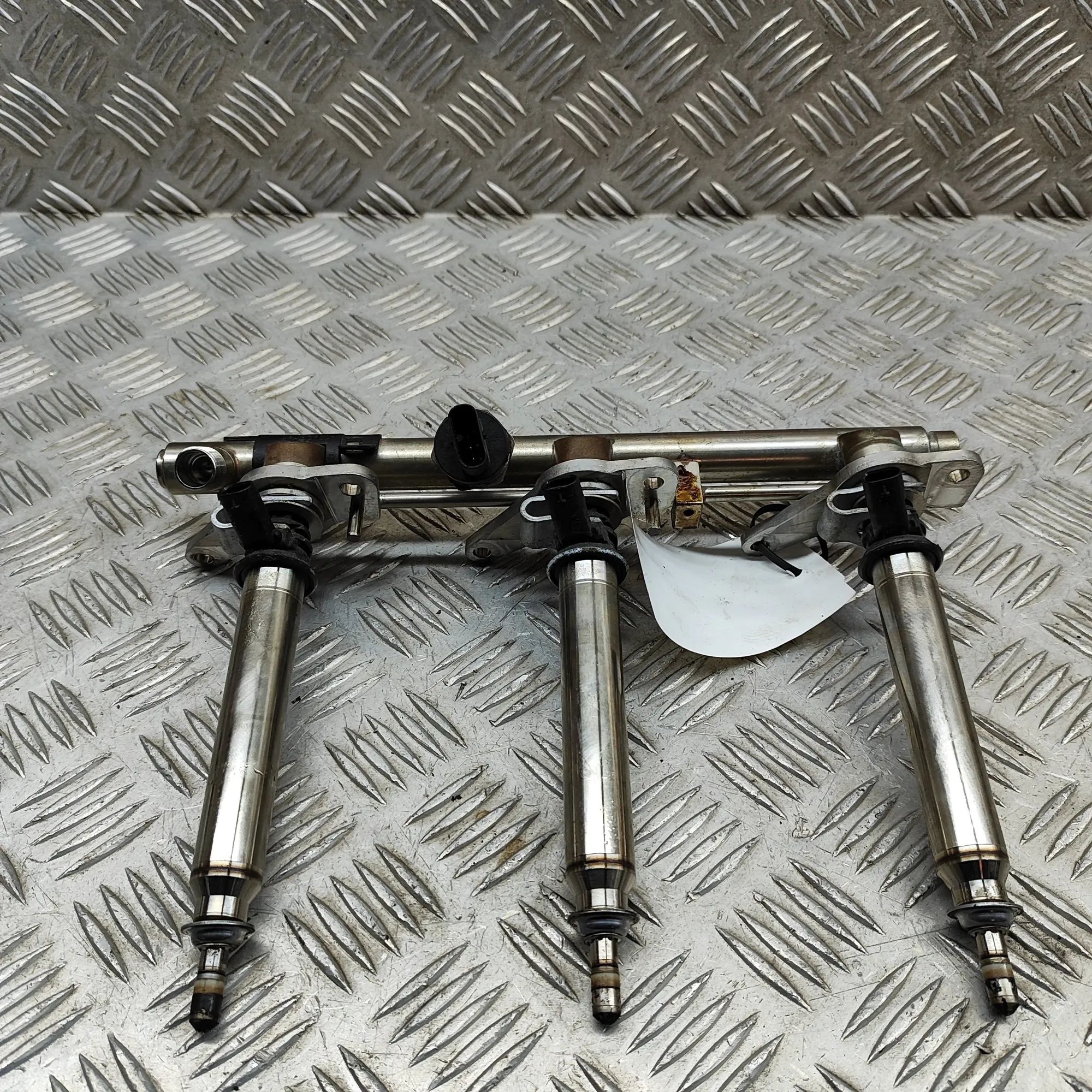 Mercedes-Benz ML / GLE (W166) Fuel Rail Fuel rail — MERCEDES BENZ GLE (Coupe C292) (201...
