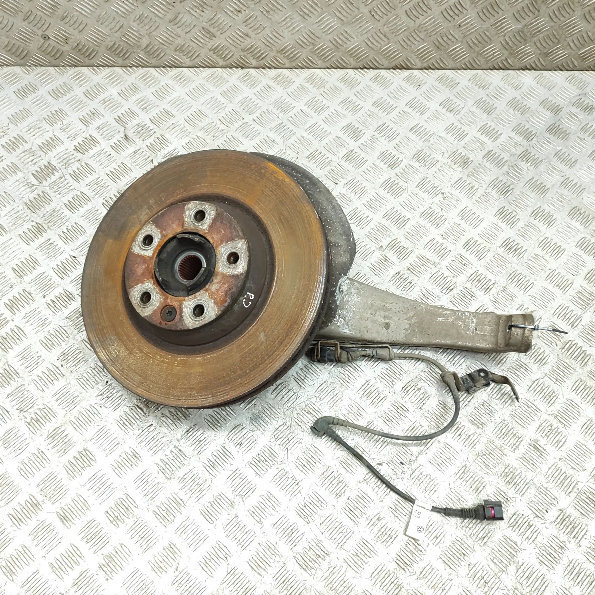 Porsche Cayenne Front Right Wheel Hub Front Right Wheel Hub — PORSCHE CAYENNE (92A) (...