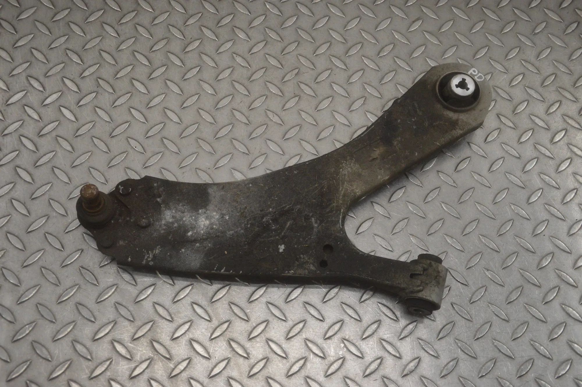 Citroen C4 Front Right Lower Control Arm Front Right Lower Control Arm — CITROEN C4 (III...