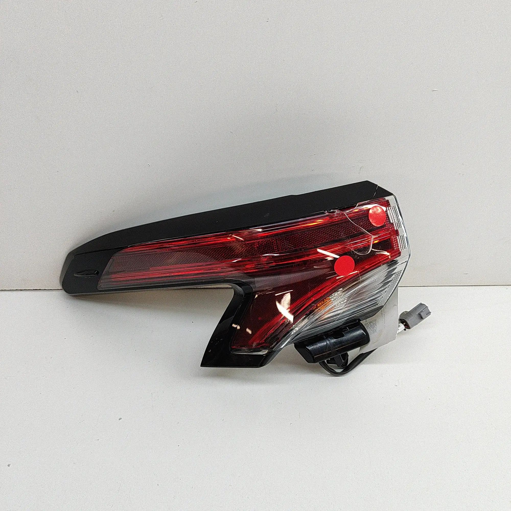 Toyota Sienna Rear Left Tail Light Rear Left Tail Light — TOYOTA SIENNA (_L4_) (20...