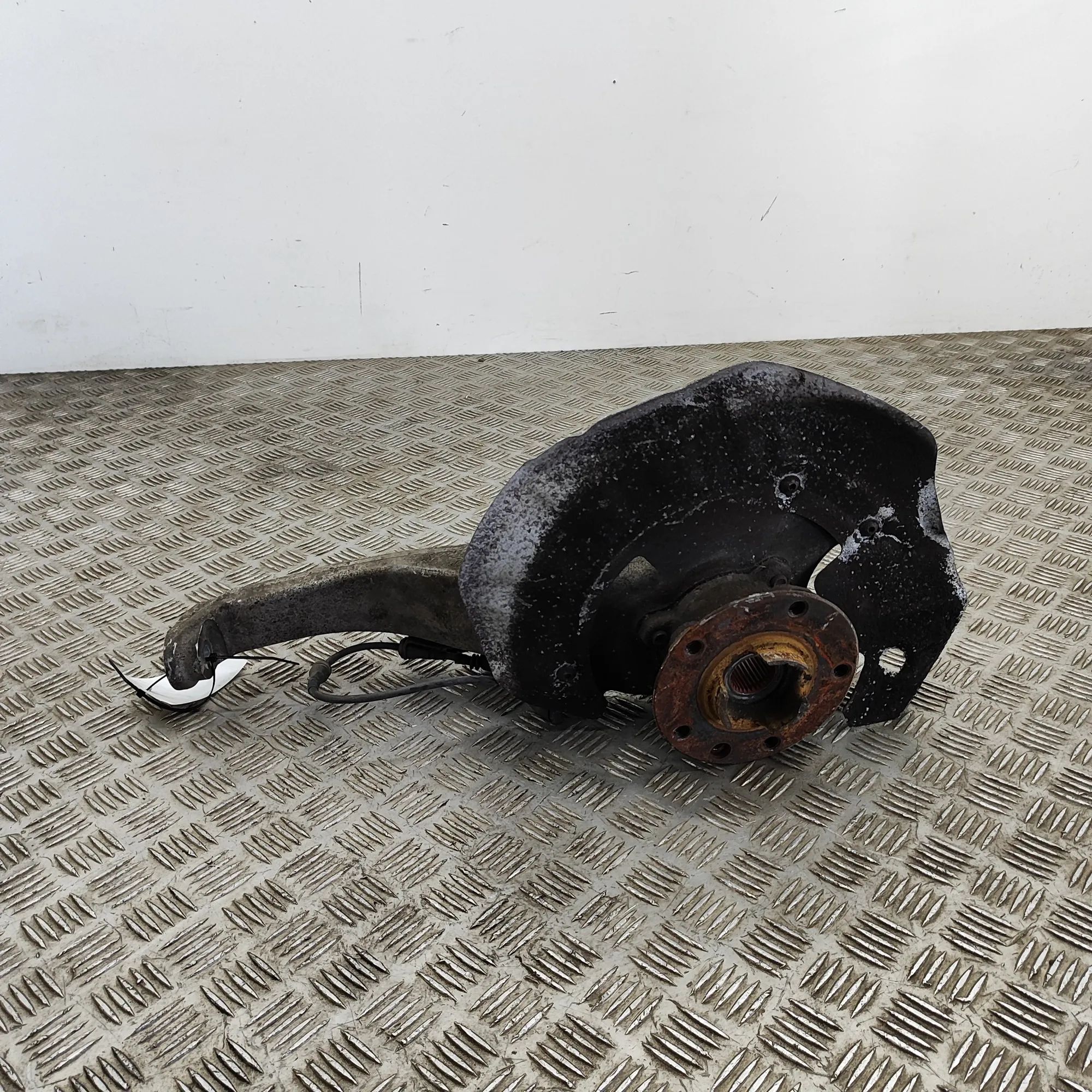 Porsche Cayenne Front Left Wheel Hub Front Left Wheel Hub — PORSCHE CAYENNE (92A) (2...